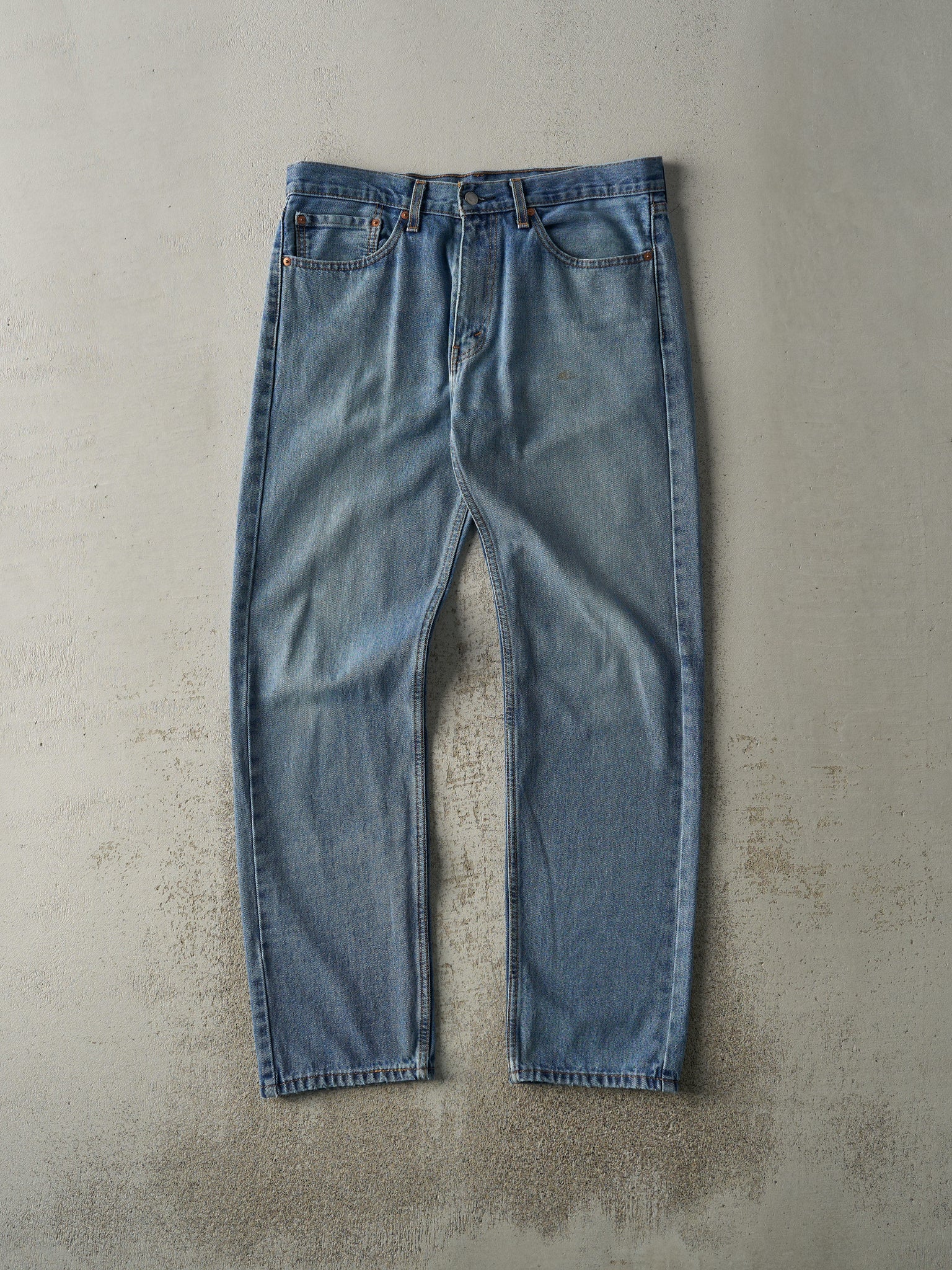 Vintage Y2K Mid Wash Levi's 505 Jeans (35.5x32)