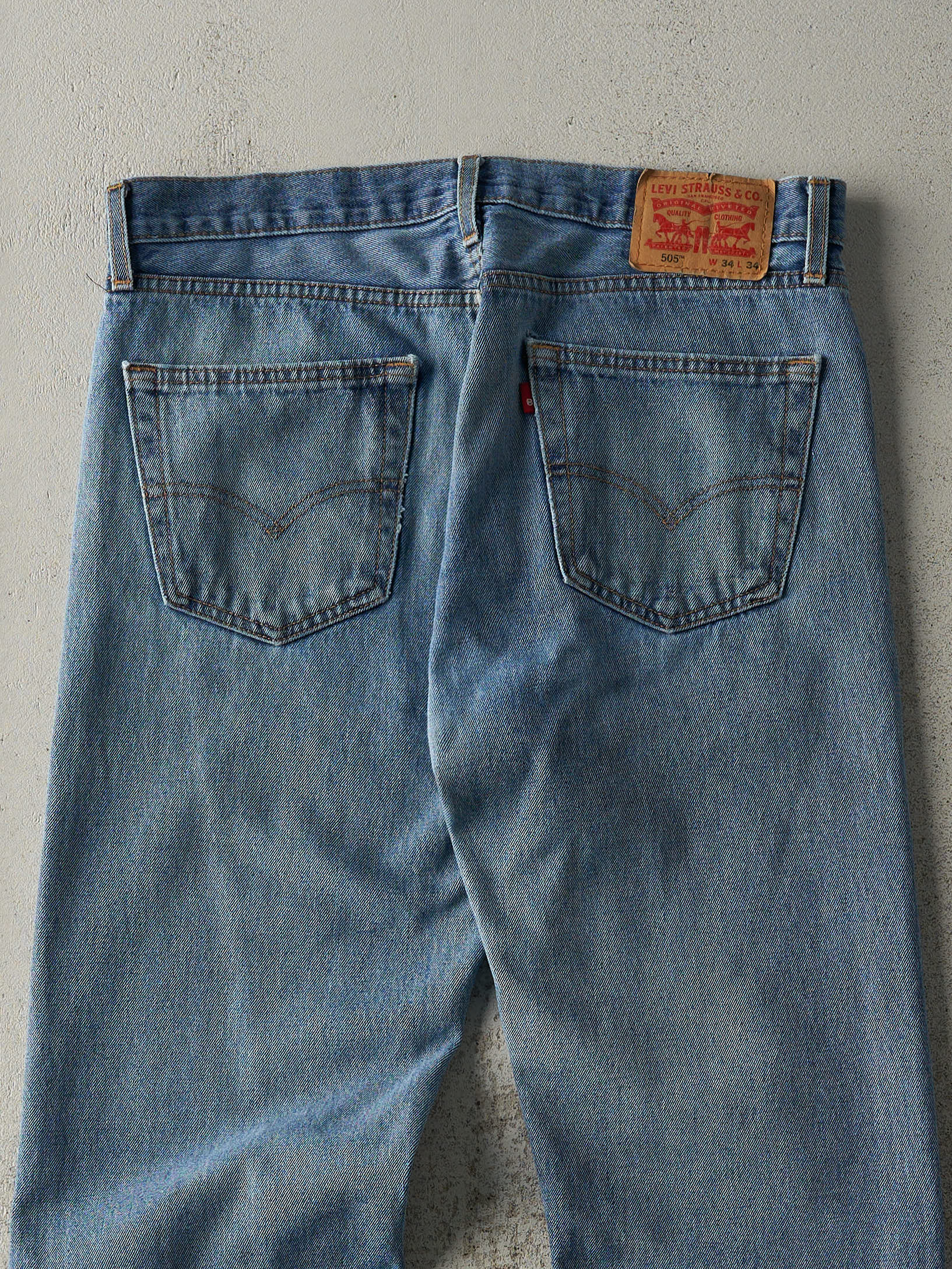 Vintage Y2K Mid Wash Levi's 505 Jeans (35.5x32)