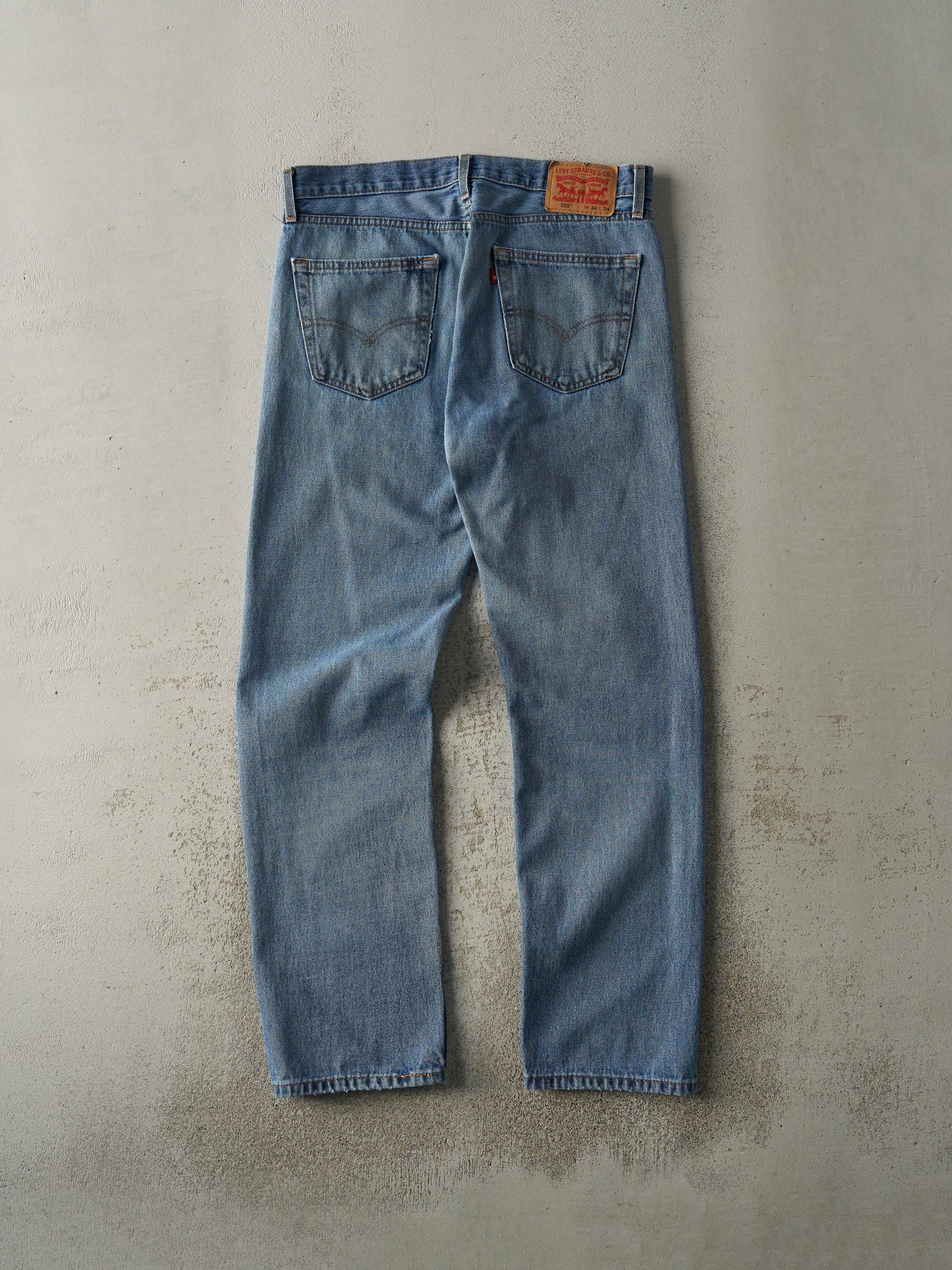 Vintage Y2K Mid Wash Levi's 505 Jeans (35.5x32)