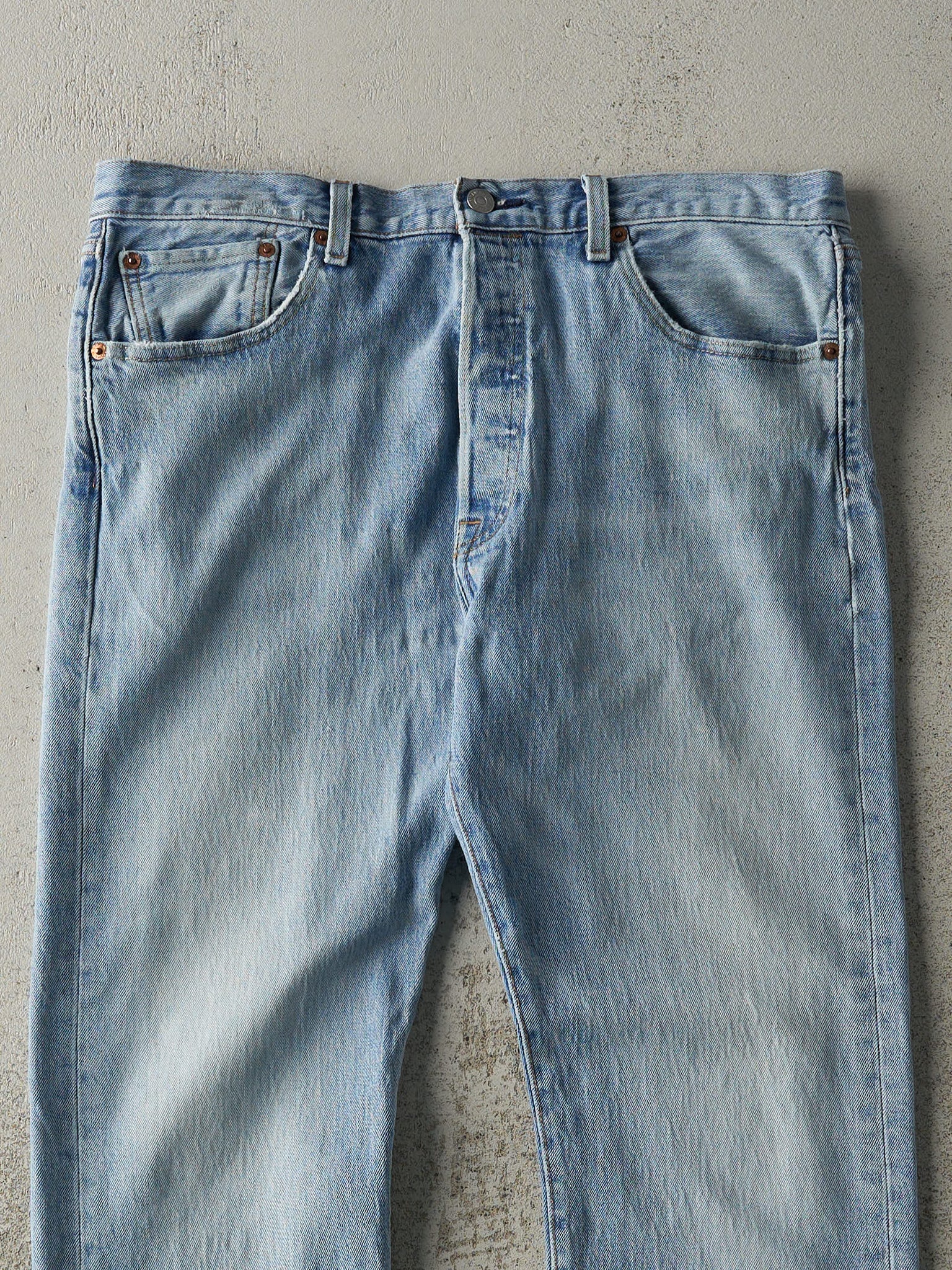 Vintage Y2K Light Wash Levi's 501 Jeans (35.5x29.5)