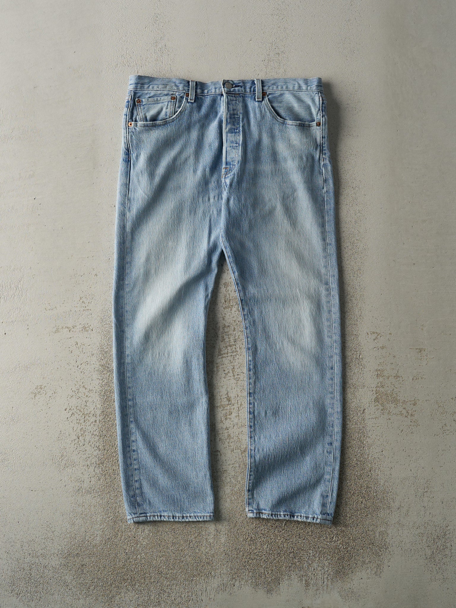 Vintage Y2K Light Wash Levi's 501 Jeans (35.5x29.5)