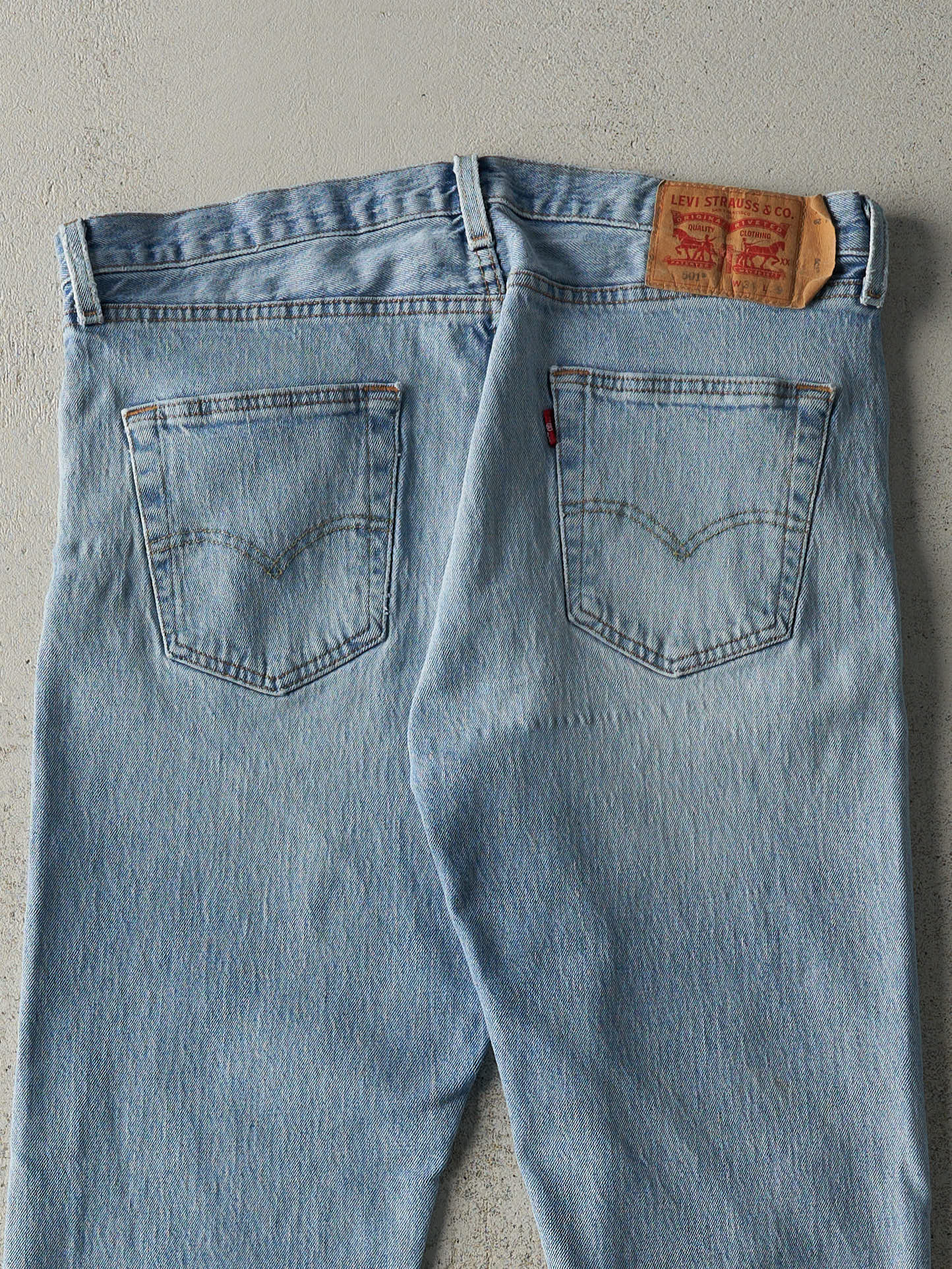 Vintage Y2K Light Wash Levi's 501 Jeans (35.5x29.5)