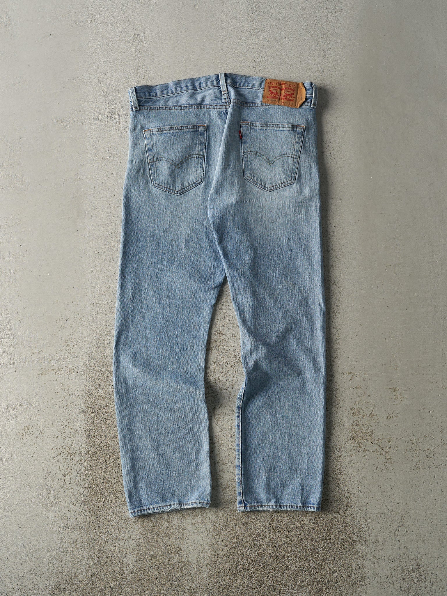 Vintage Y2K Light Wash Levi's 501 Jeans (35.5x29.5)