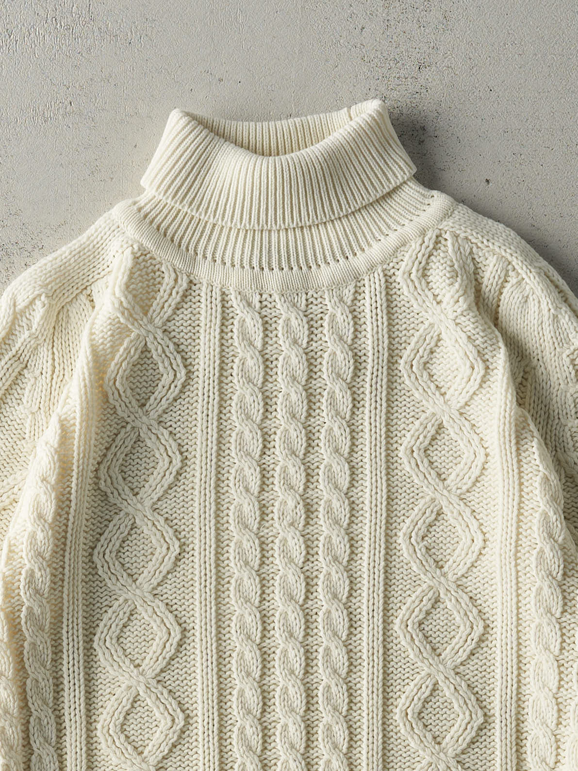 Vintage 80s Beige Cable Knit Turtle Neck Sweatshirt (M)