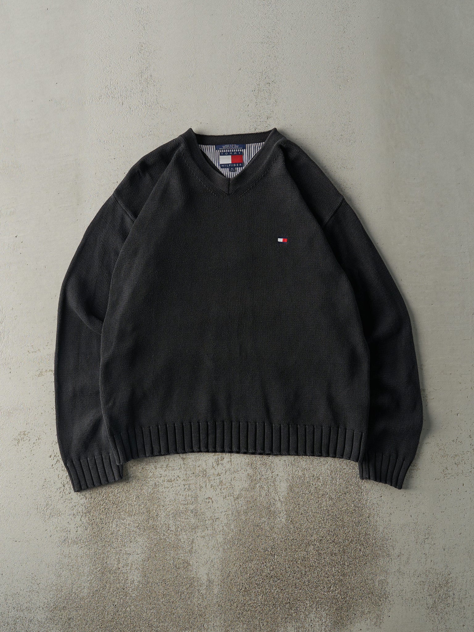 Vintage Y2K Black Tommy Hilfiger V-Neck Pullover Knit (L)