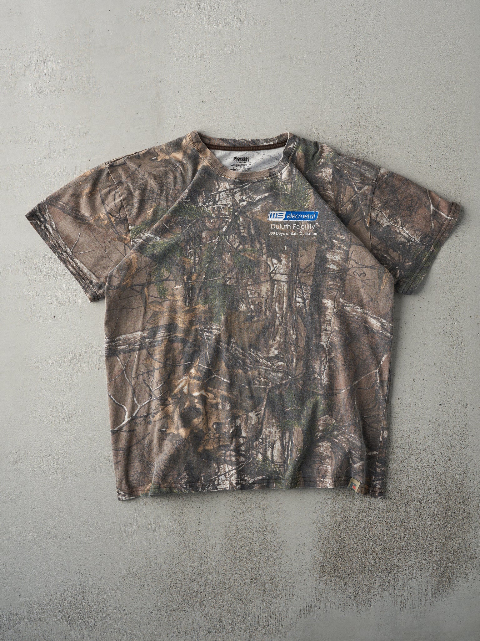 Vintage Y2K Russell Outdoors x Realtree Camo Tee (L)