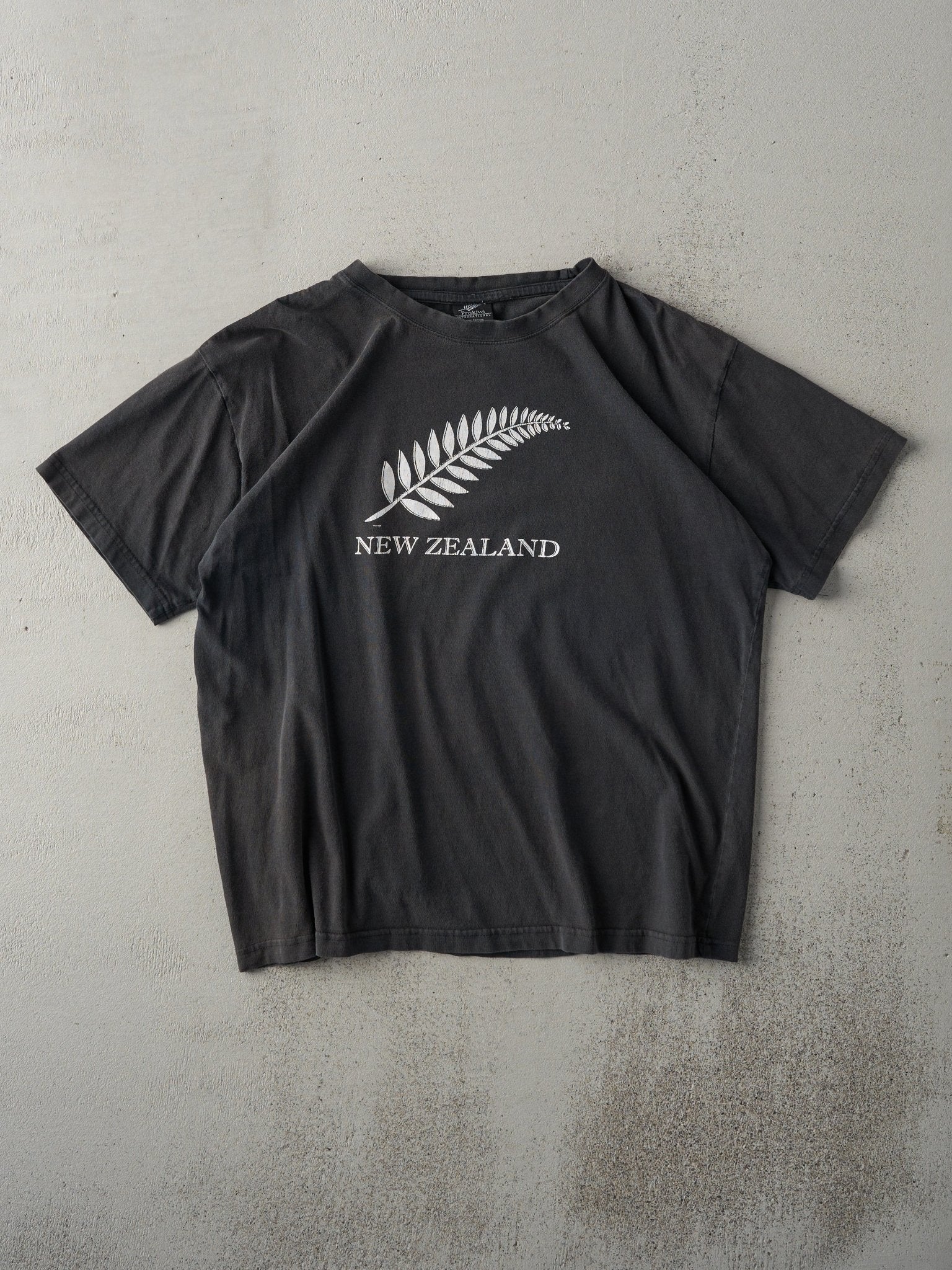 Vintage 90s Black New Zealand Tee (M)
