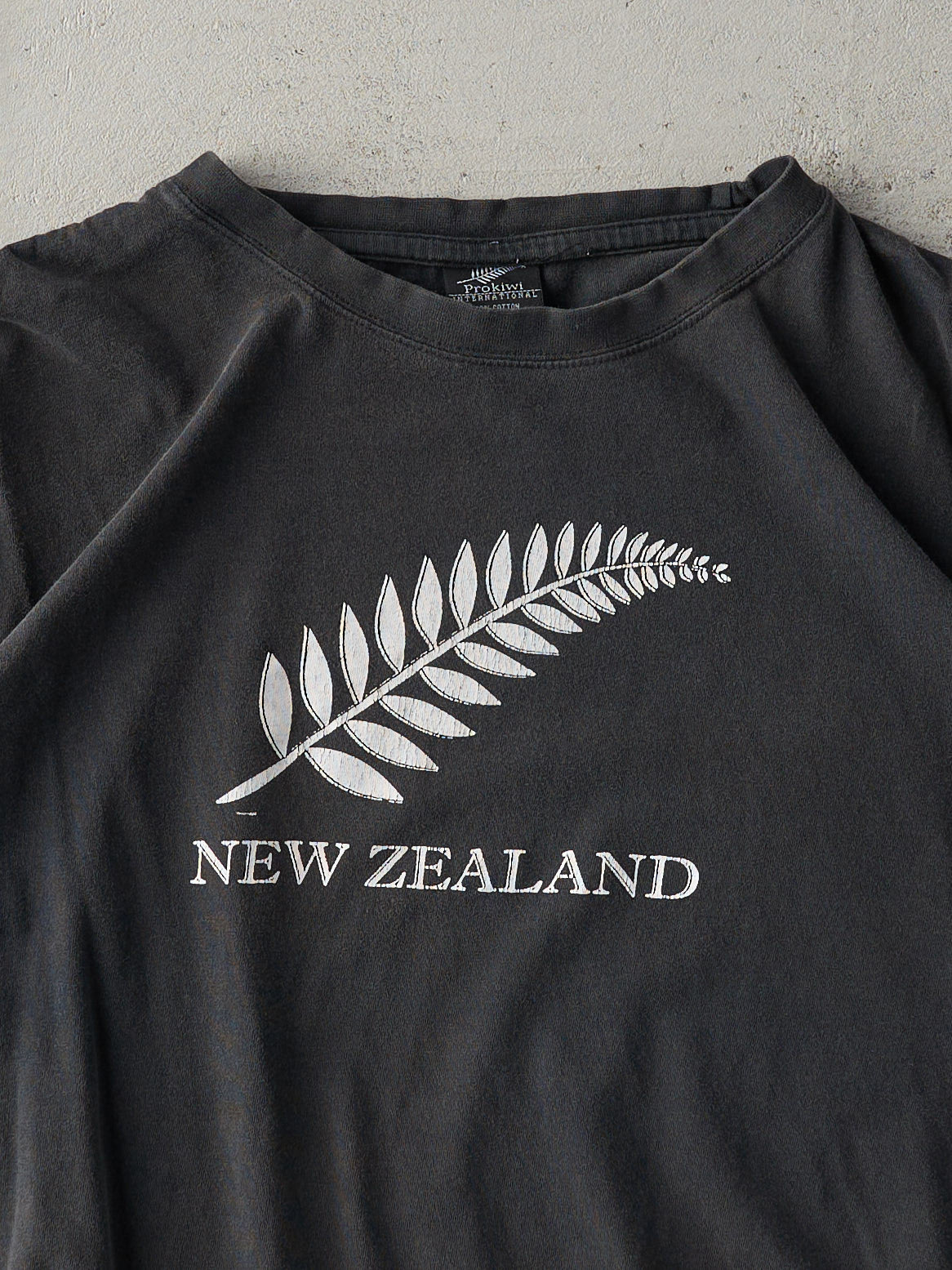 Vintage 90s Black New Zealand Tee (M)