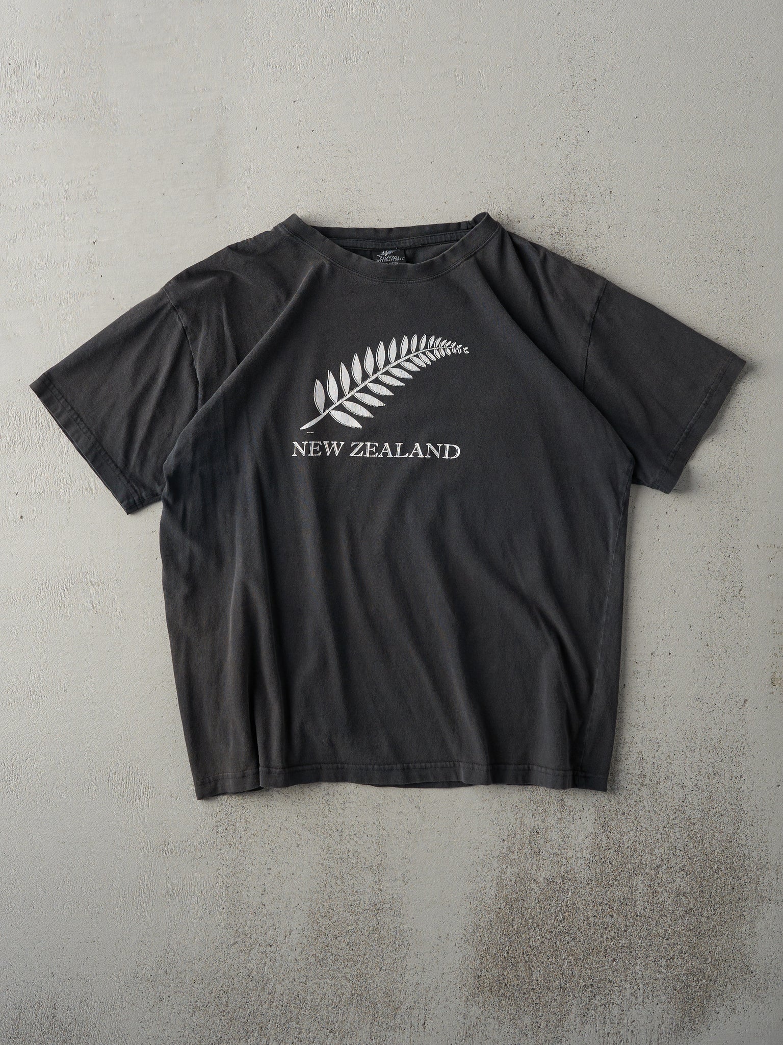 Vintage 90s Black New Zealand Tee (M)