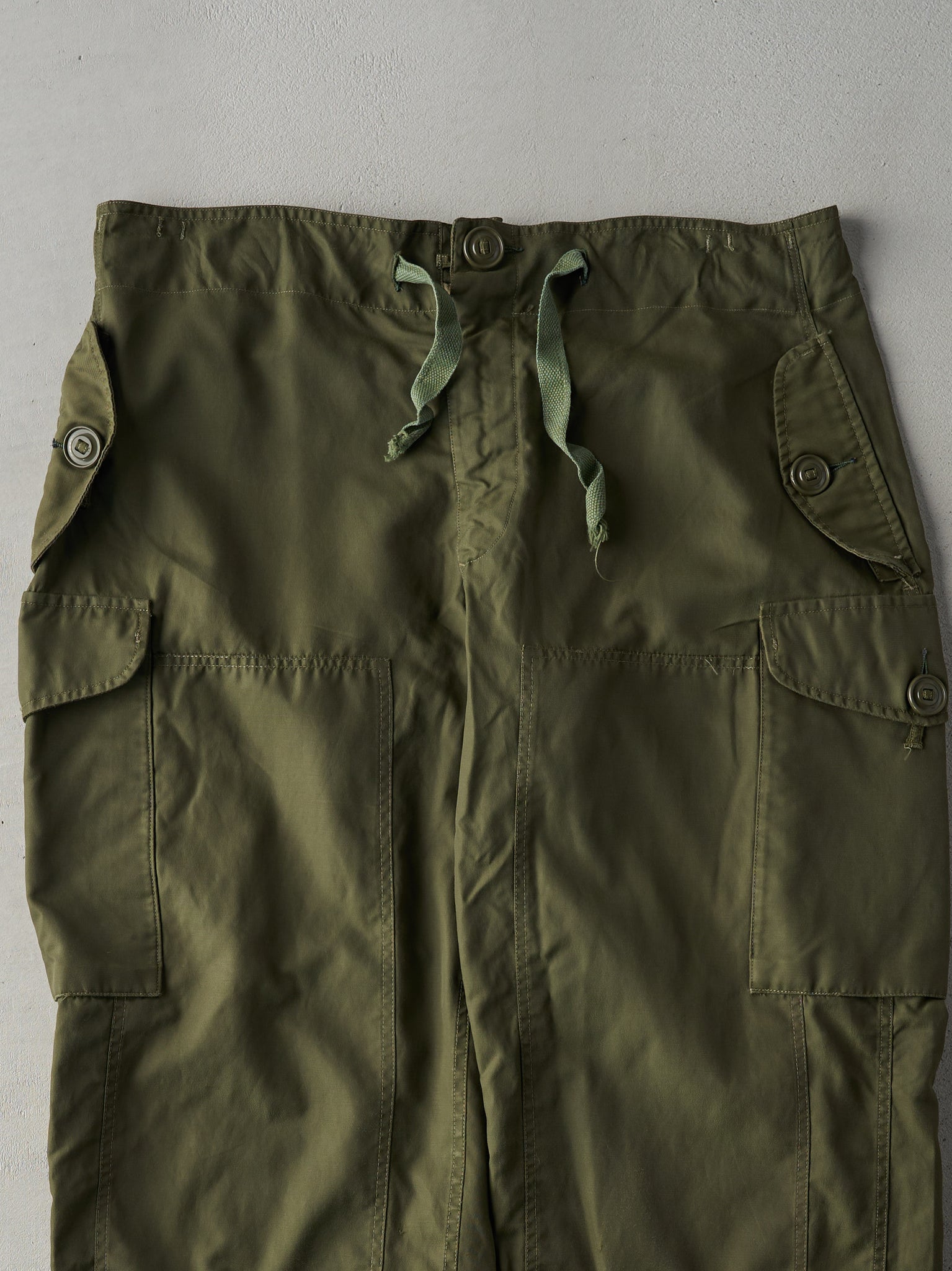 Vintage Army Green Adjustable Parachute Pants (36-40x27)