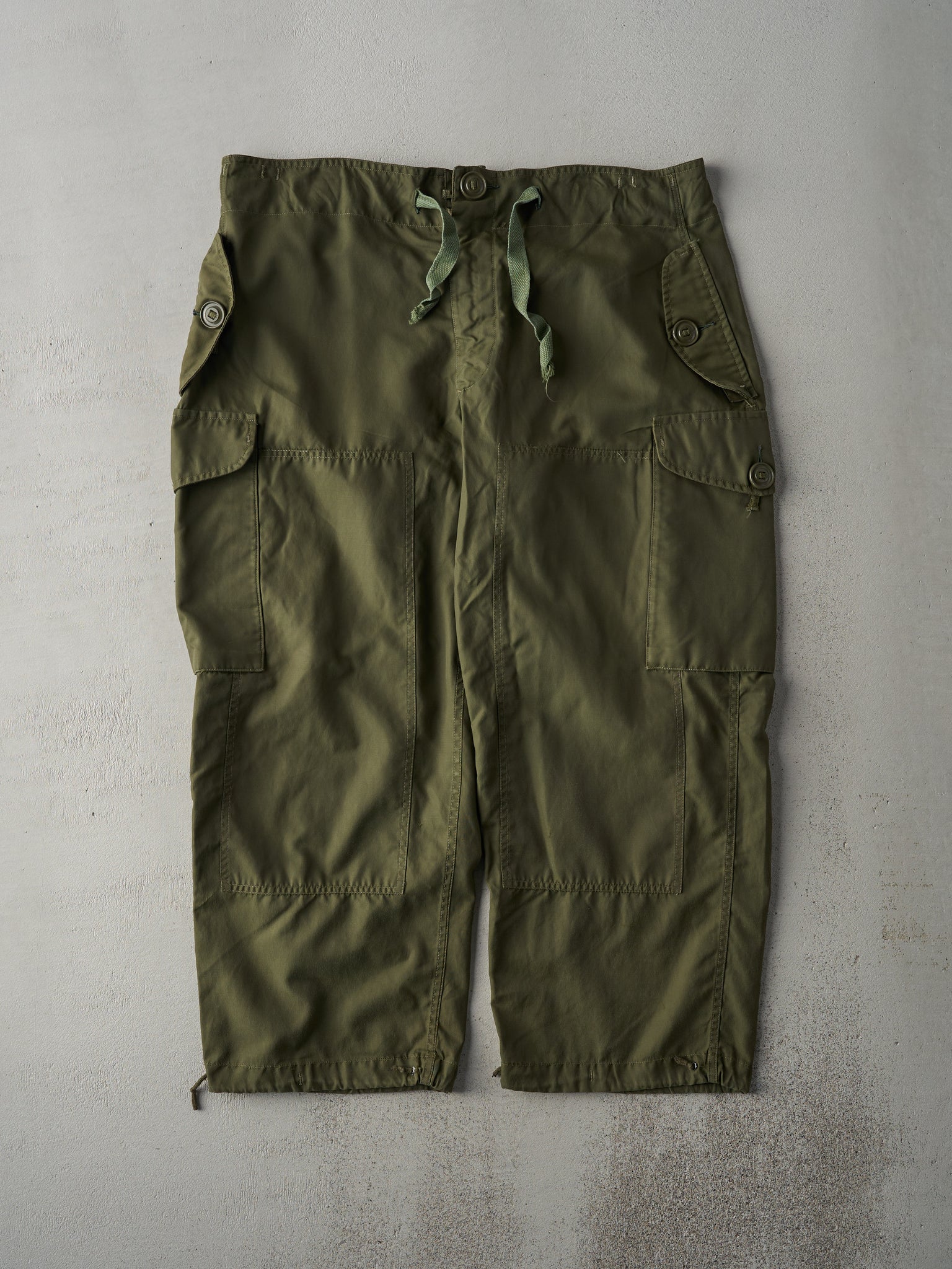 Vintage Army Green Adjustable Parachute Pants (36-40x27)