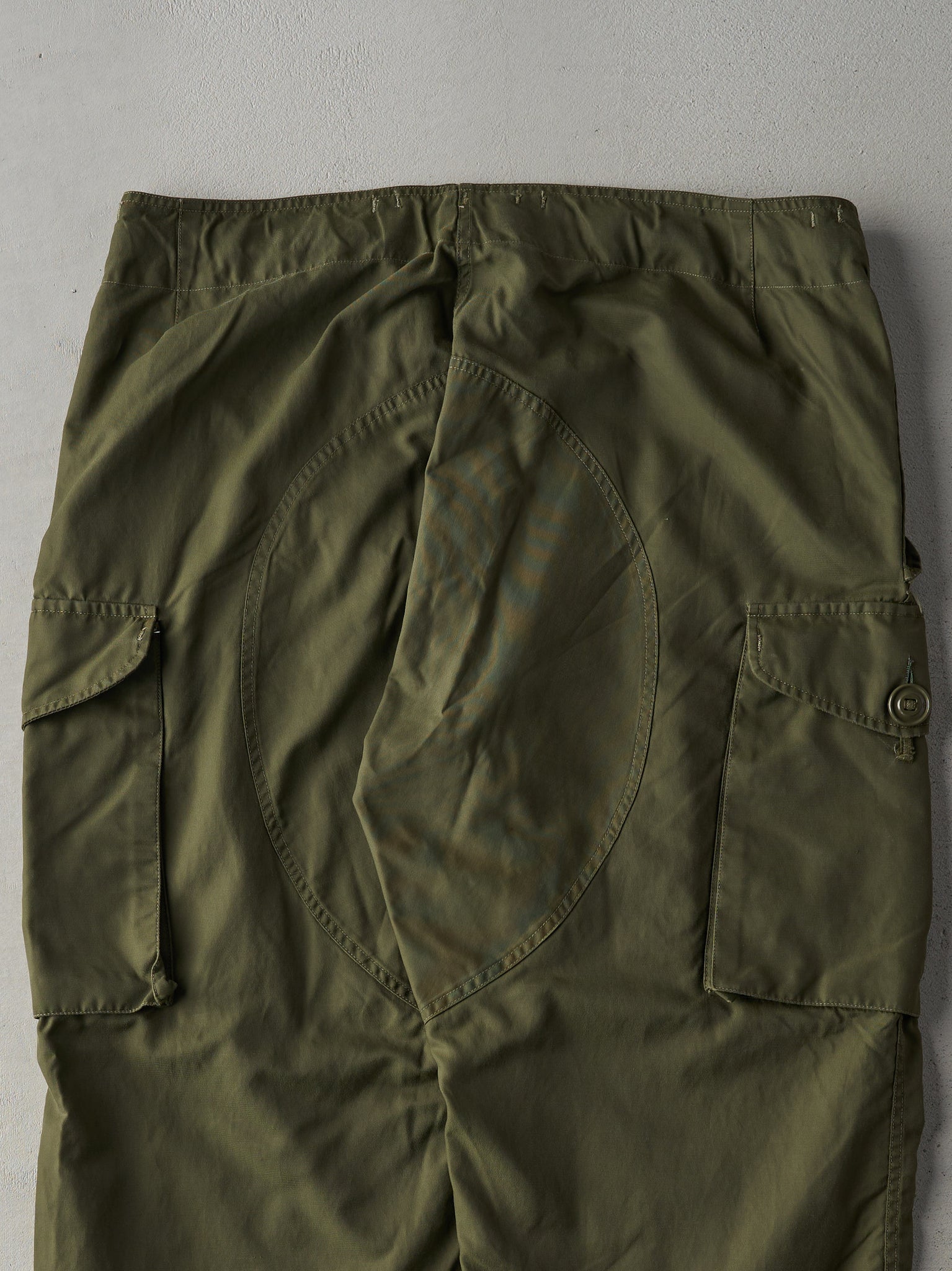 Vintage Army Green Adjustable Parachute Pants (36-40x27)