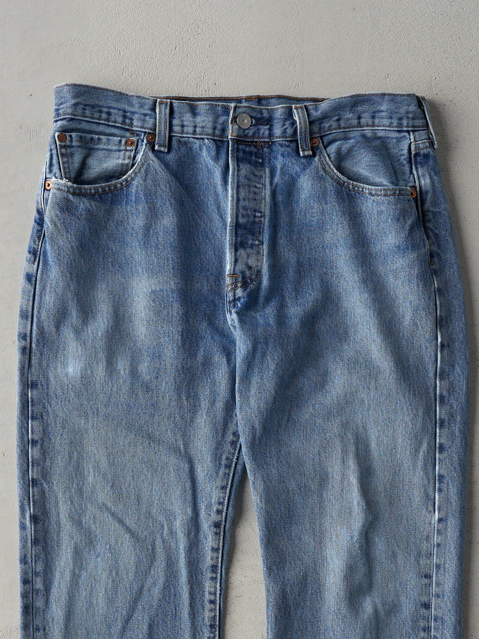 Vintage Y2K Light Wash Levi's 501 Jeans (33x28)