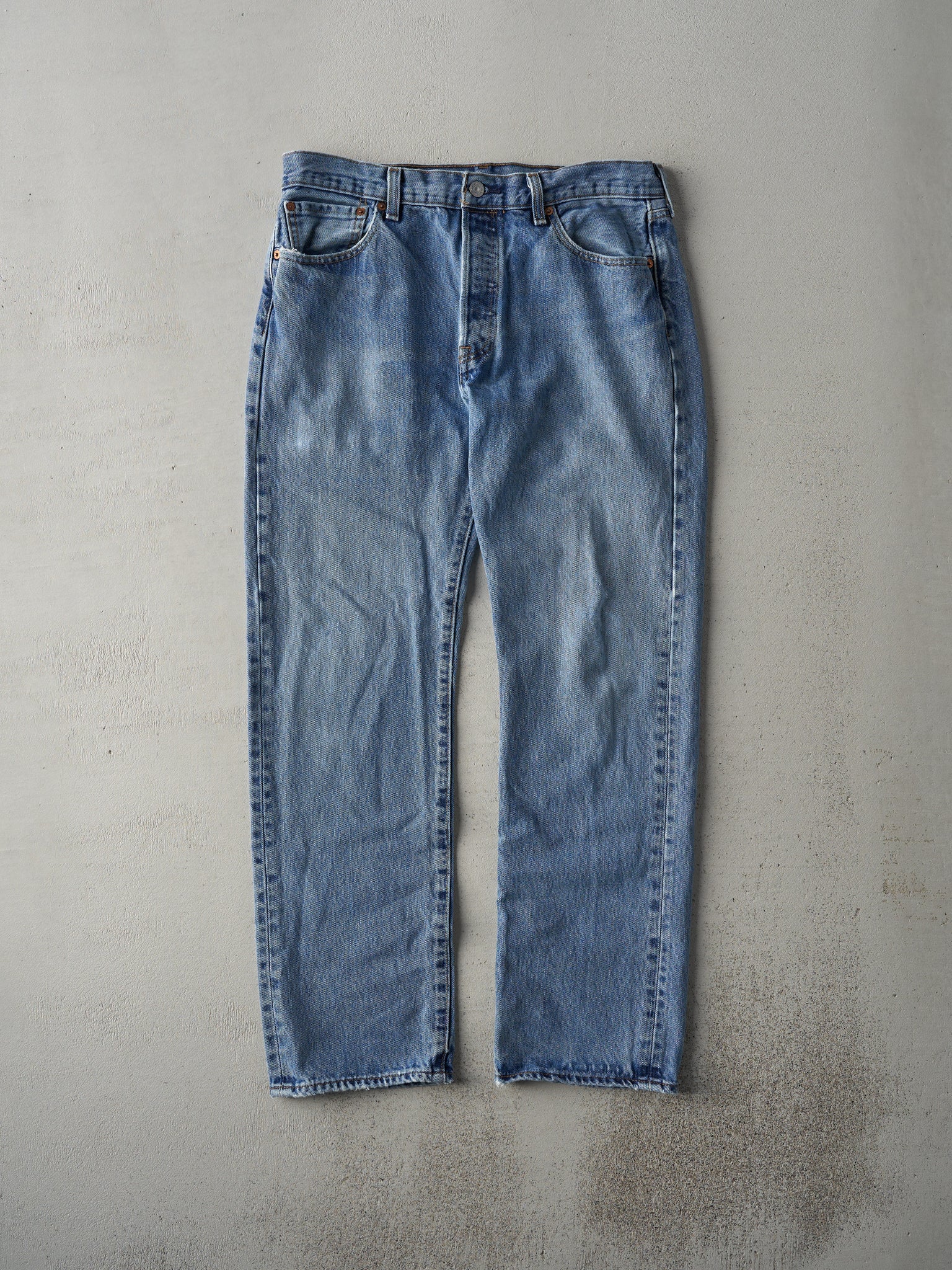 Vintage Y2K Light Wash Levi's 501 Jeans (33x28)