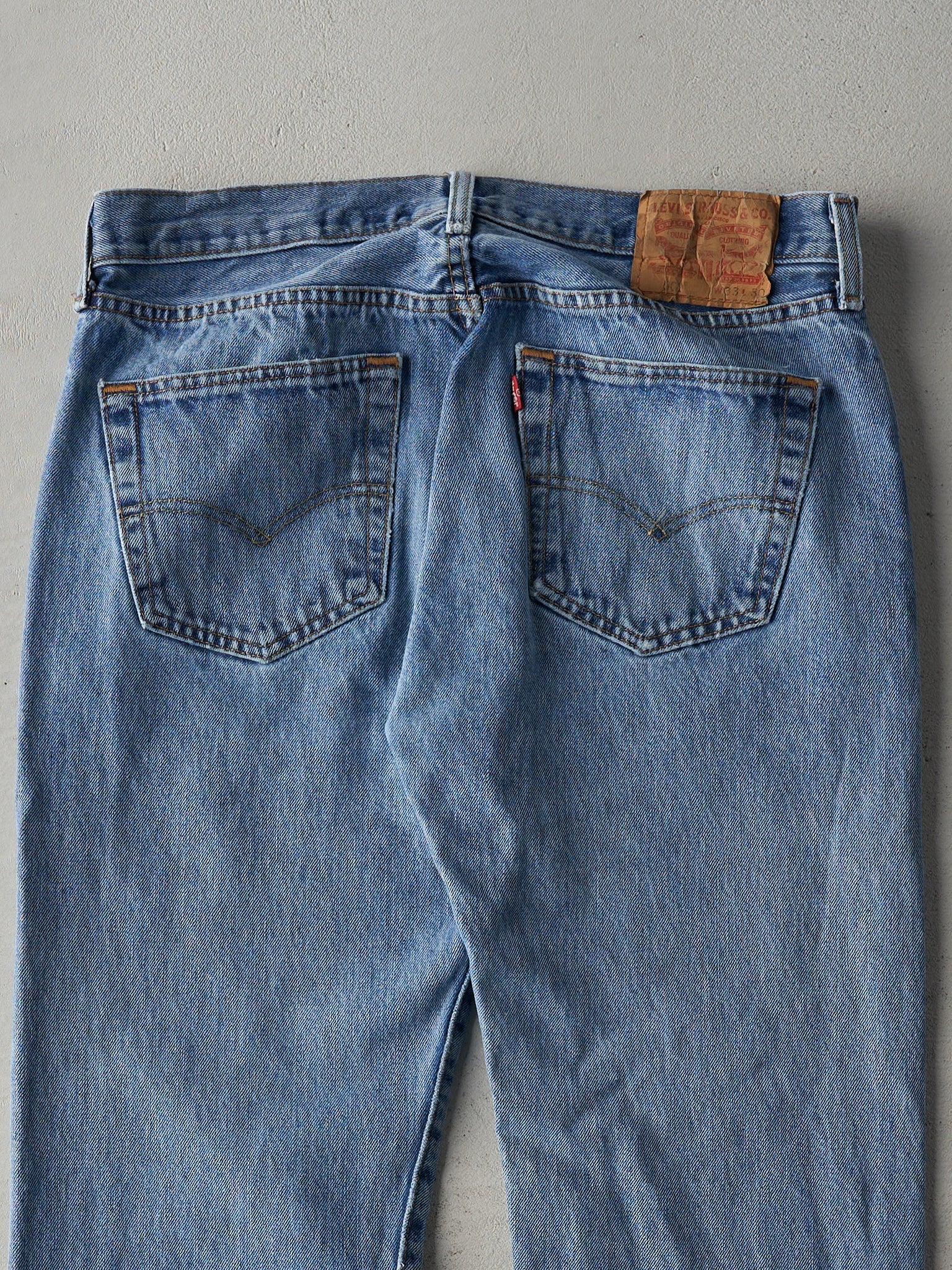 Vintage Y2K Light Wash Levi's 501 Jeans (33x28)