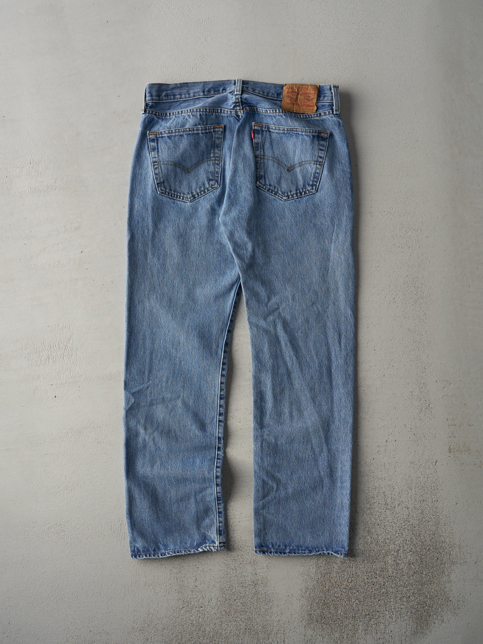 Vintage Y2K Light Wash Levi's 501 Jeans (33x28)