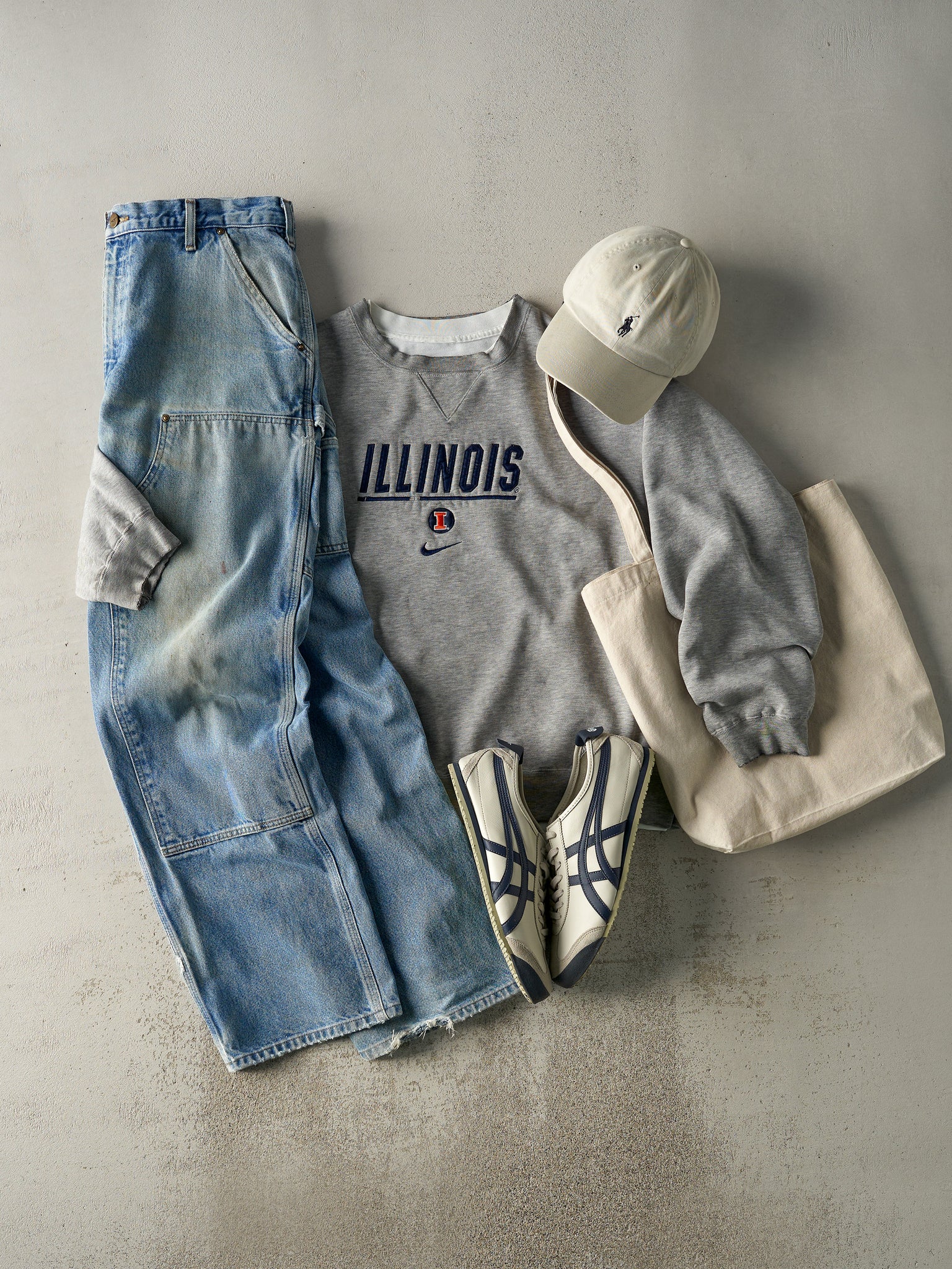 Vintage 90s Grey Embroidered University of Illinois Nike Boxy Crewneck (L)