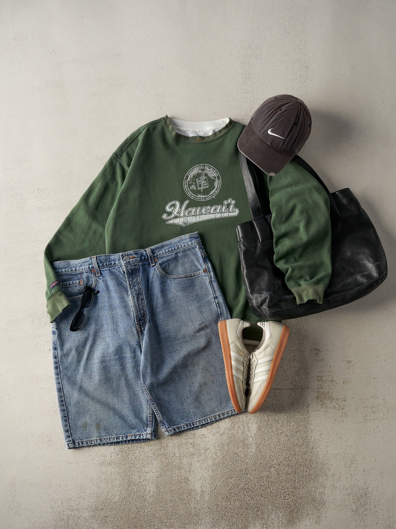 Vintage Y2K Mid Wash Levi's 505 Jean Shorts (38x10.5)