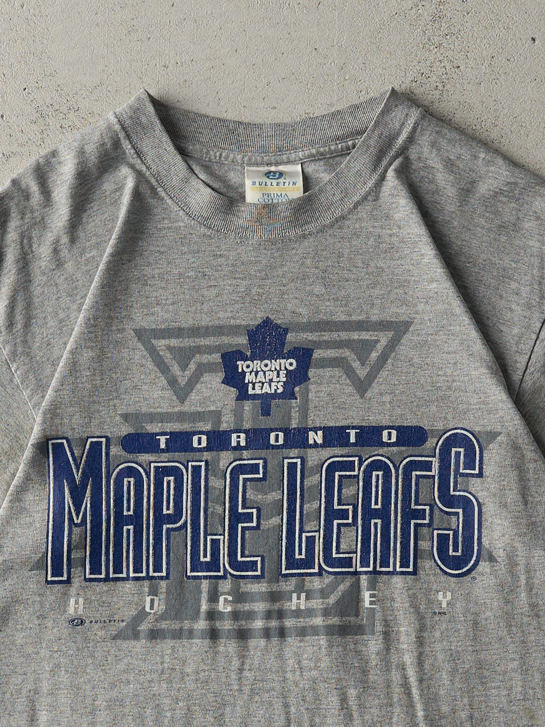 Vintage Y2K Grey Toronto Maple Leafs Tee (S/M)