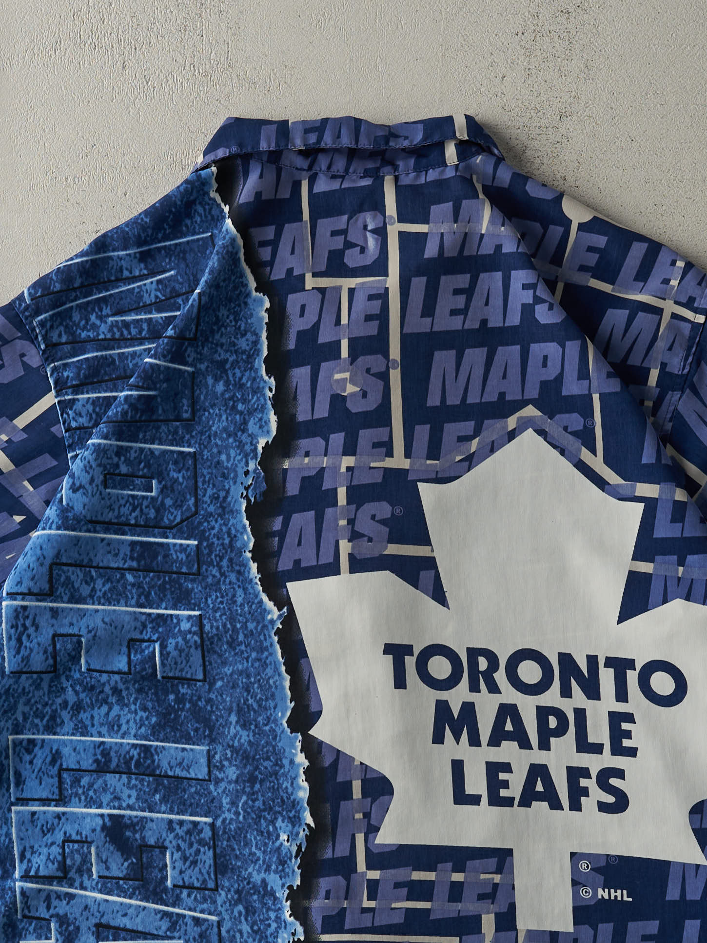 Vintage Y2K Blue Toronto Maple Leafs Button Up Shirt (L/XL)