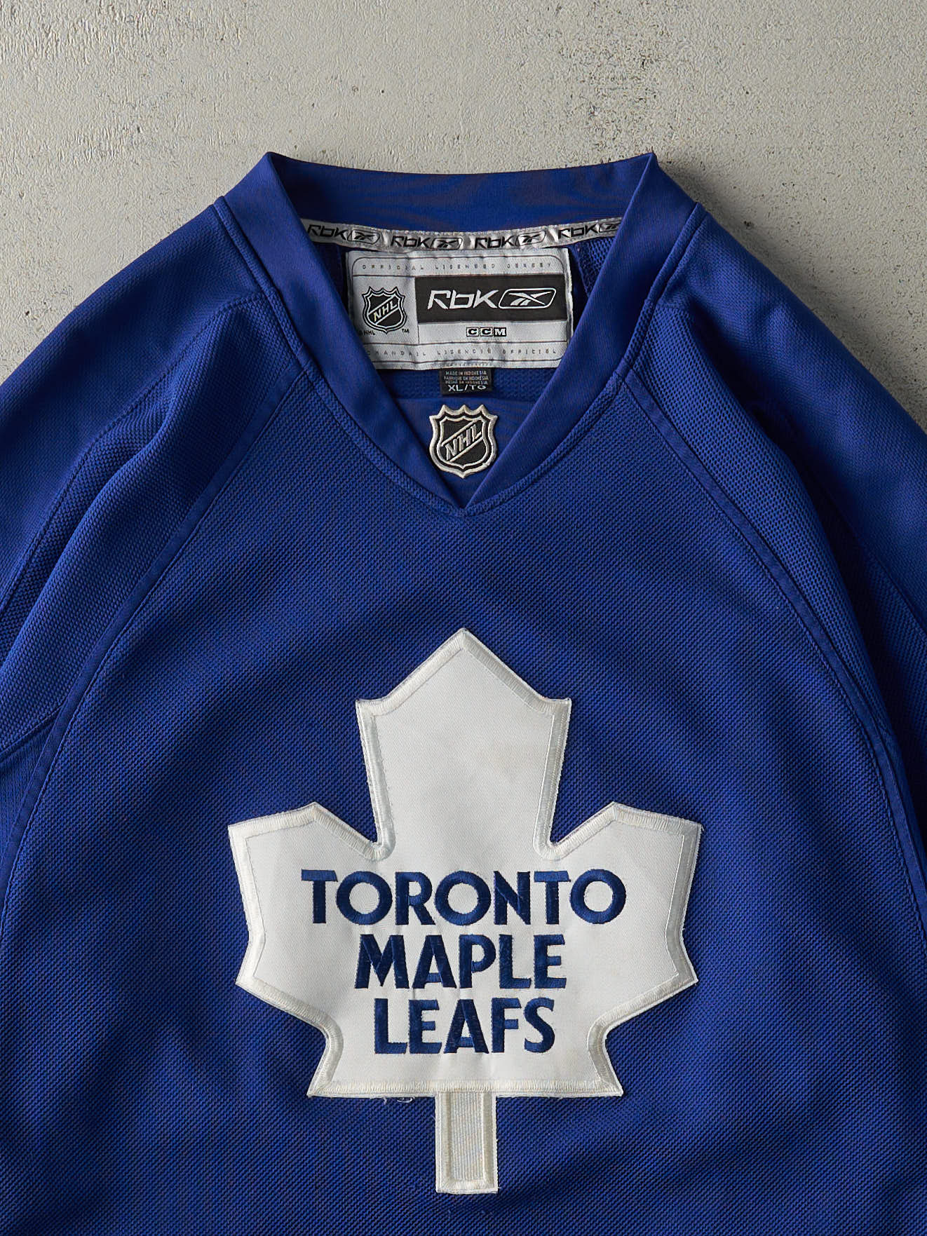 Vintage Y2K Blue Toronto Maple Leafs Jersey (L/XL)
