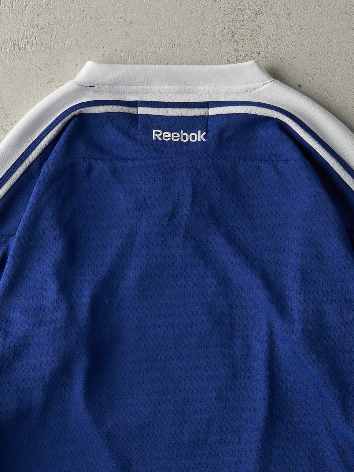 Vintage Y2K Blue Toronto Maple Leafs Throwback Logo Jersey (M)