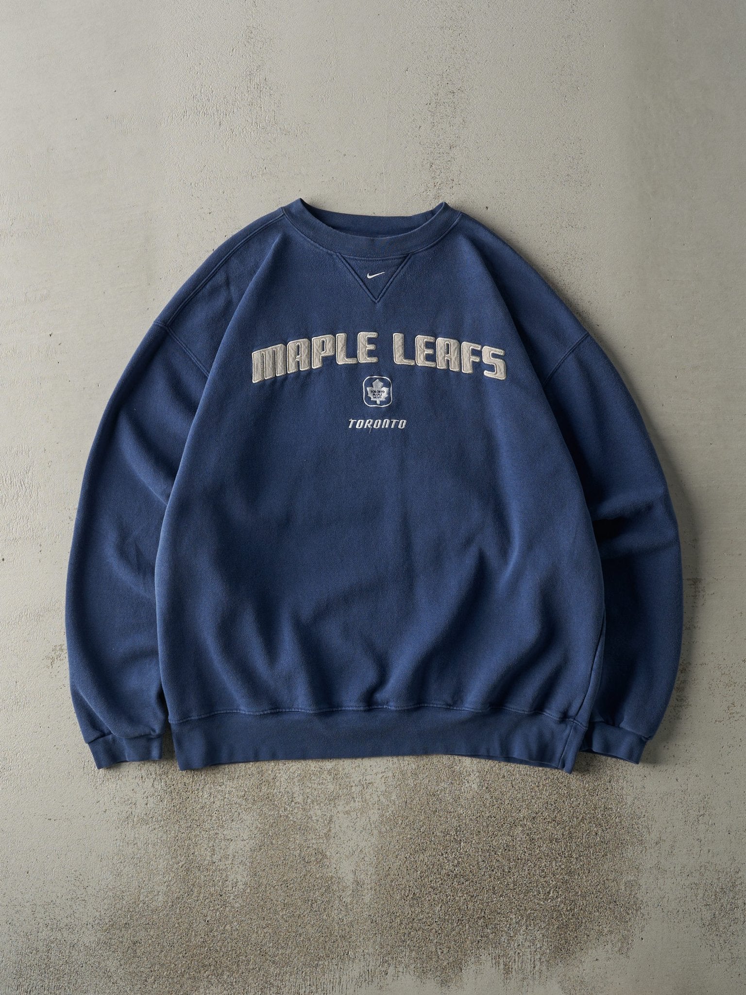 Vintage 90s Navy Blue Toronto Maple Leafs Nike Centre Swoosh Crewneck (L/XL)