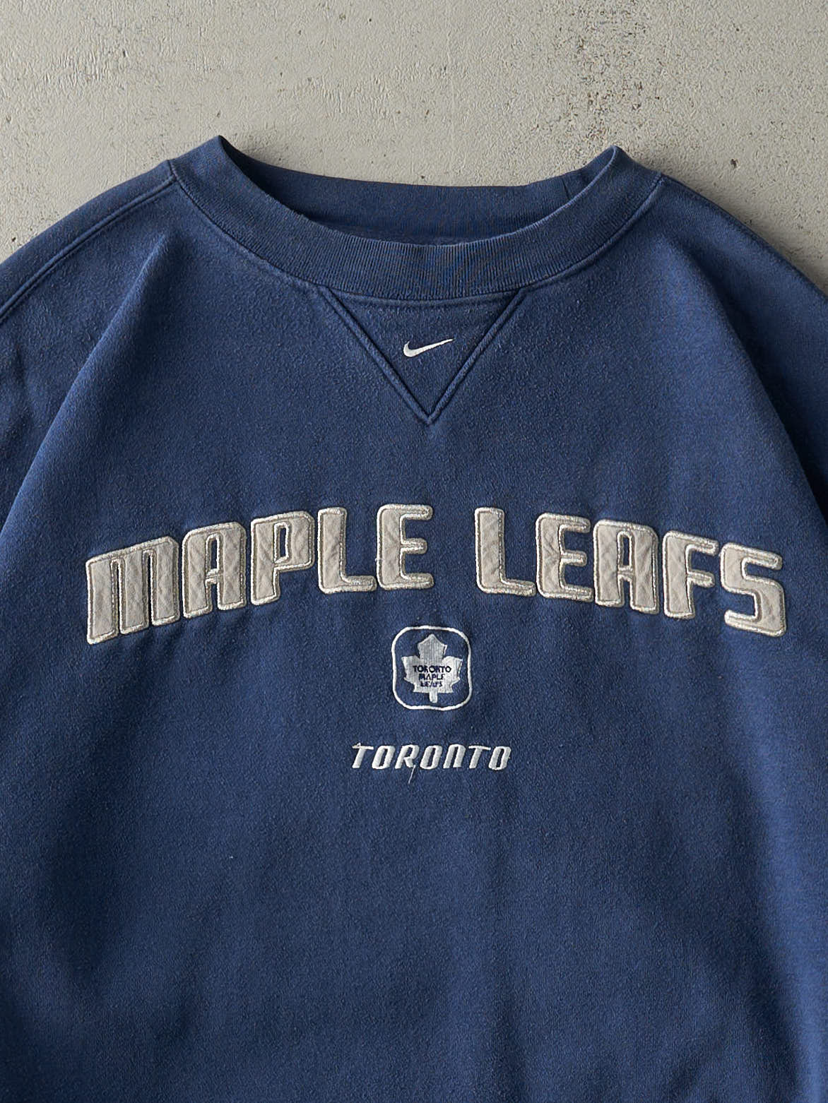 Vintage 90s Navy Blue Toronto Maple Leafs Nike Centre Swoosh Crewneck (L/XL)