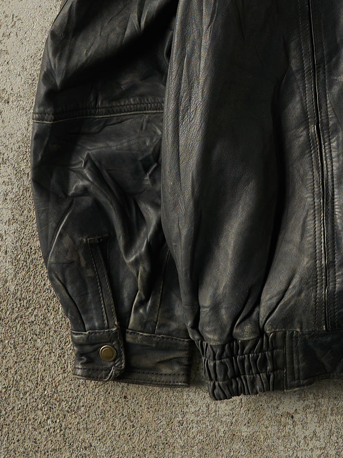 Vintage Y2K Faded Black Leather Bomber Jacket (M/L)