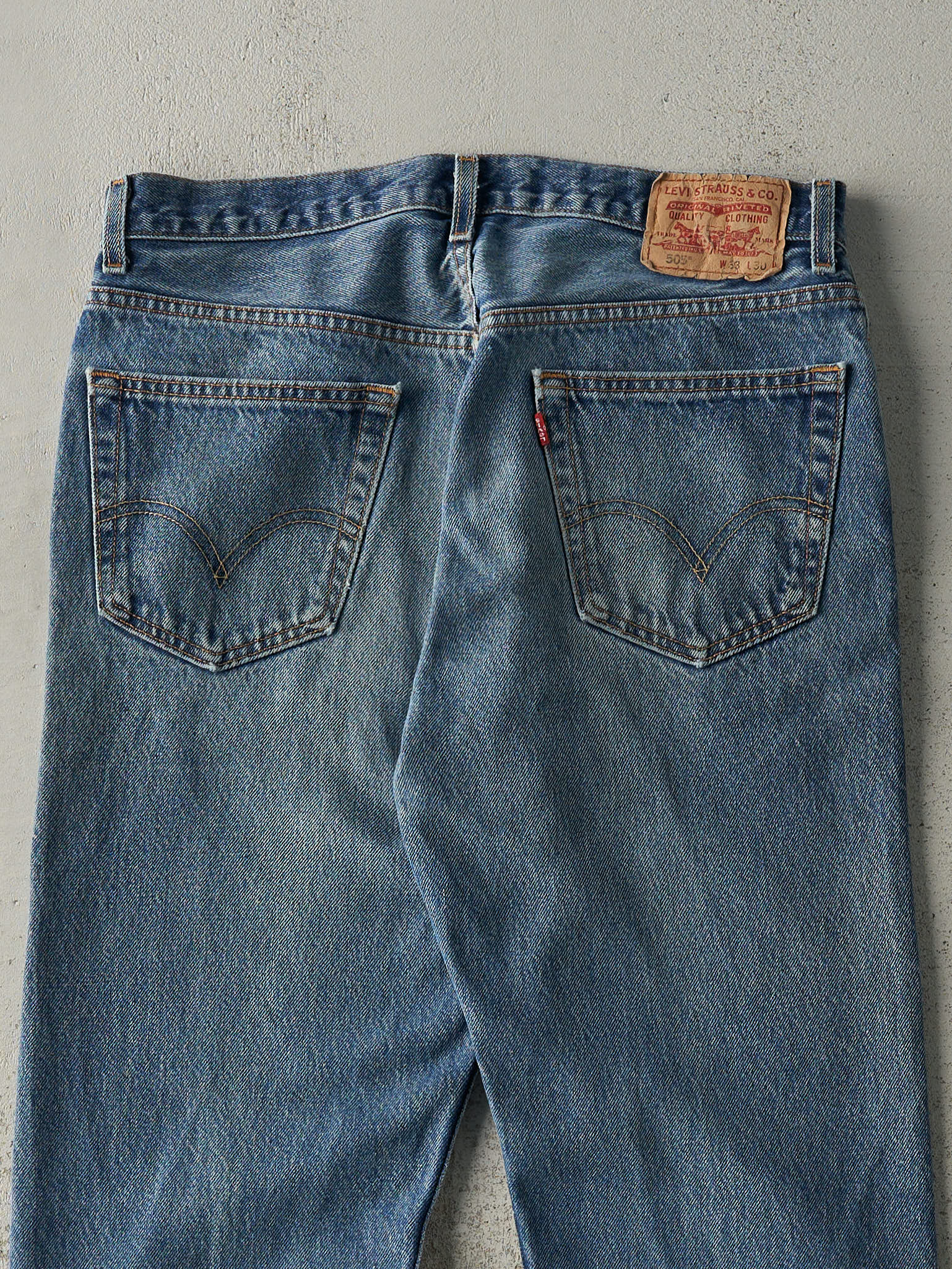 Vintage Y2K Mid Wash Levi's 505 Jeans (33.5x30.5)