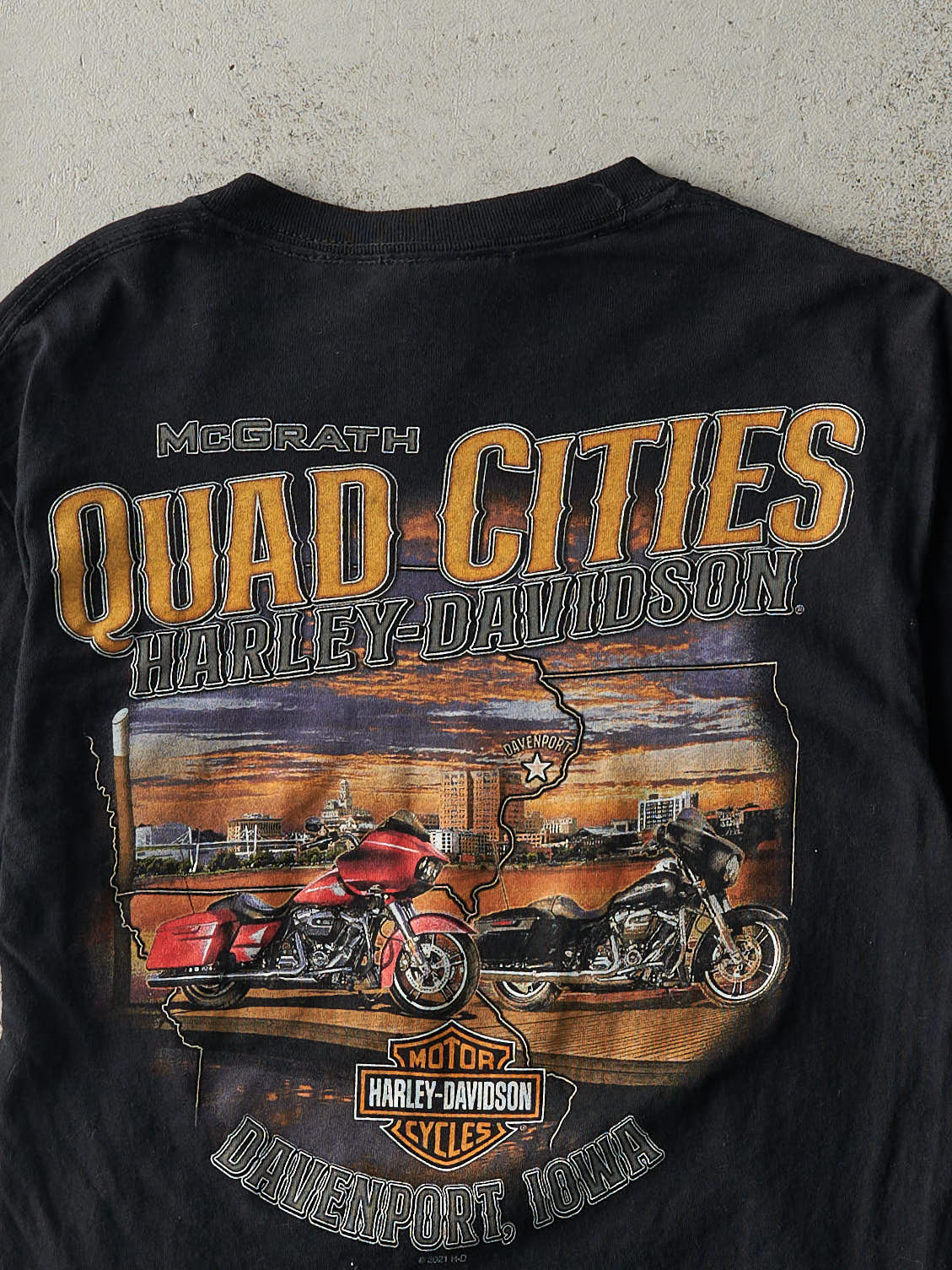 21' Black Davenport Iowa Harley Davidson Tee (XS/S)