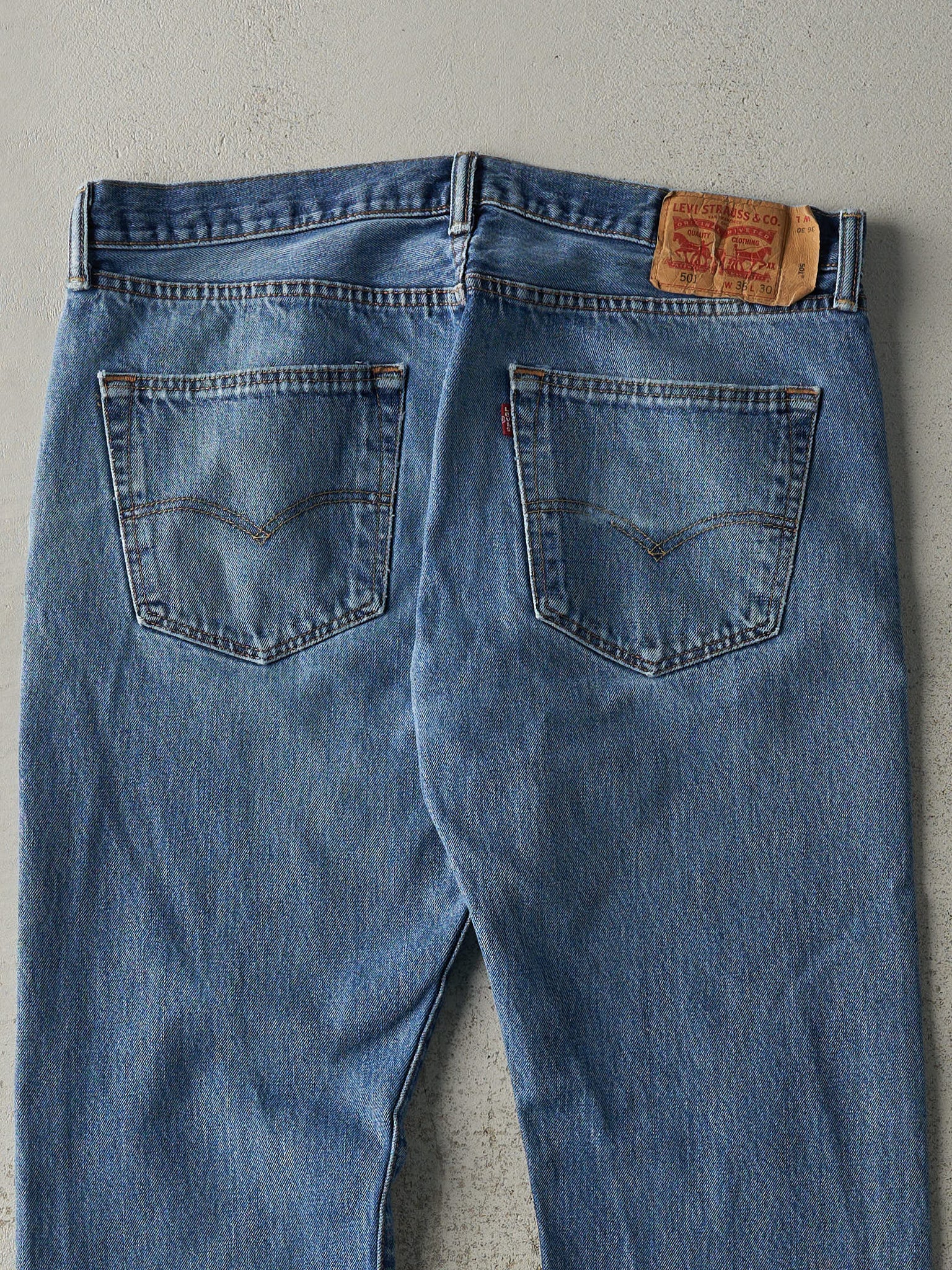 Vintage Y2K Mid Wash Levi's 501 Jeans (36.5x30)