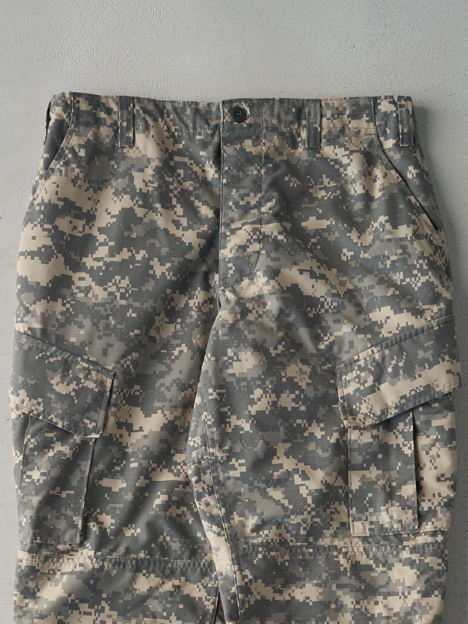 Vintage Y2K Green and Beige Digital Camo Double Knee Pants (35x30.5)