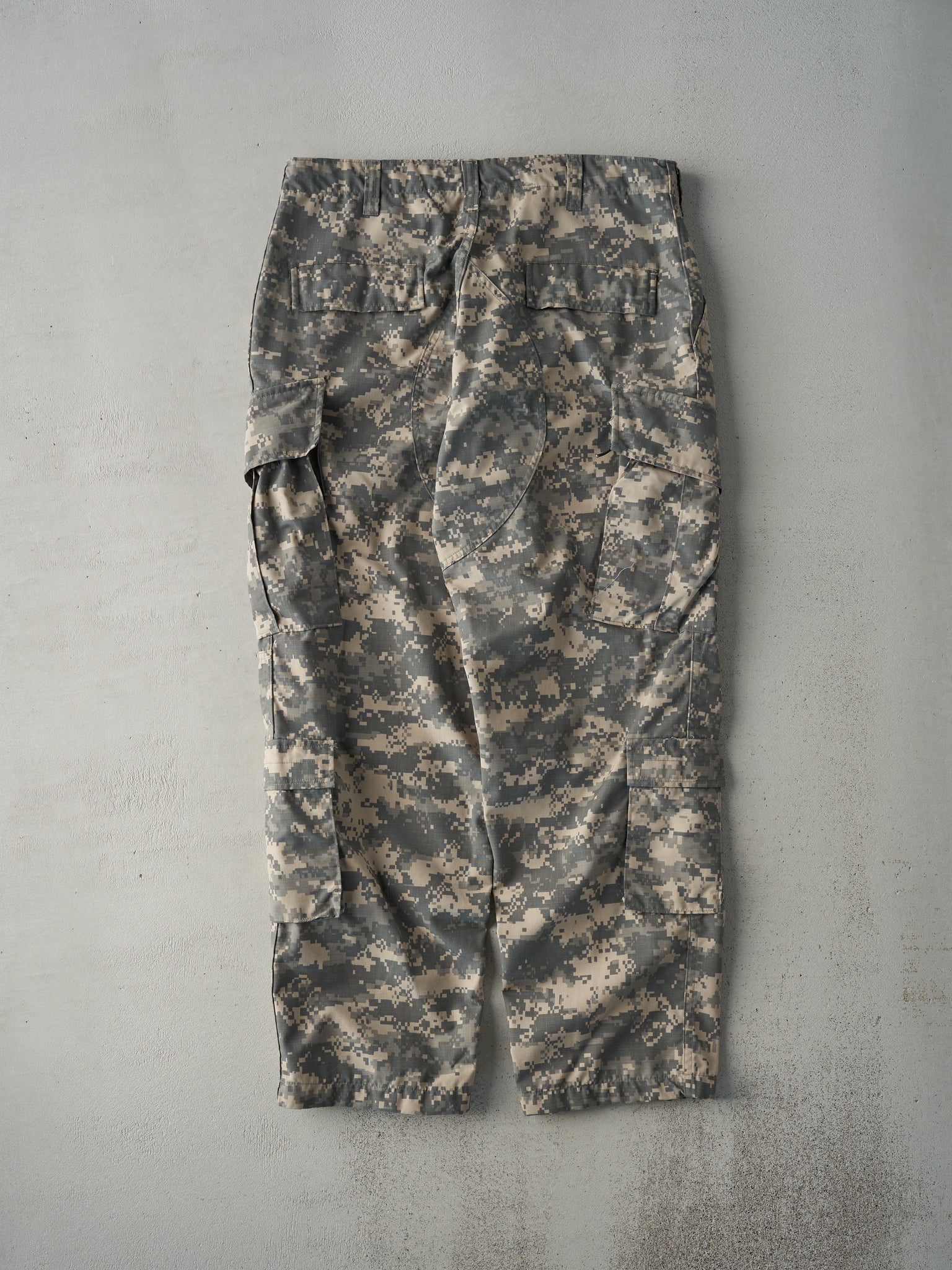 Vintage Y2K Green and Beige Digital Camo Double Knee Pants (35x30.5)