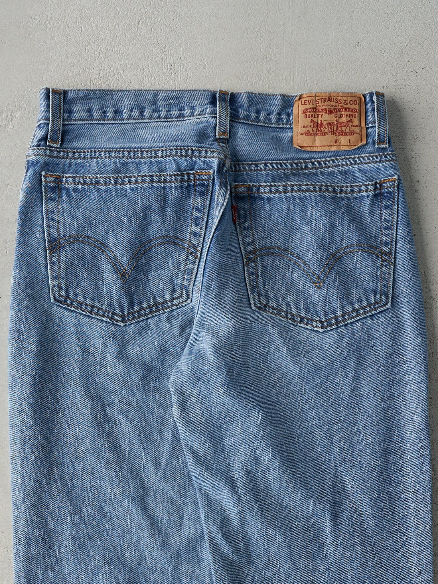 Vintage Y2K Light Wash Levi's Slim Fit Jeans (30x29)