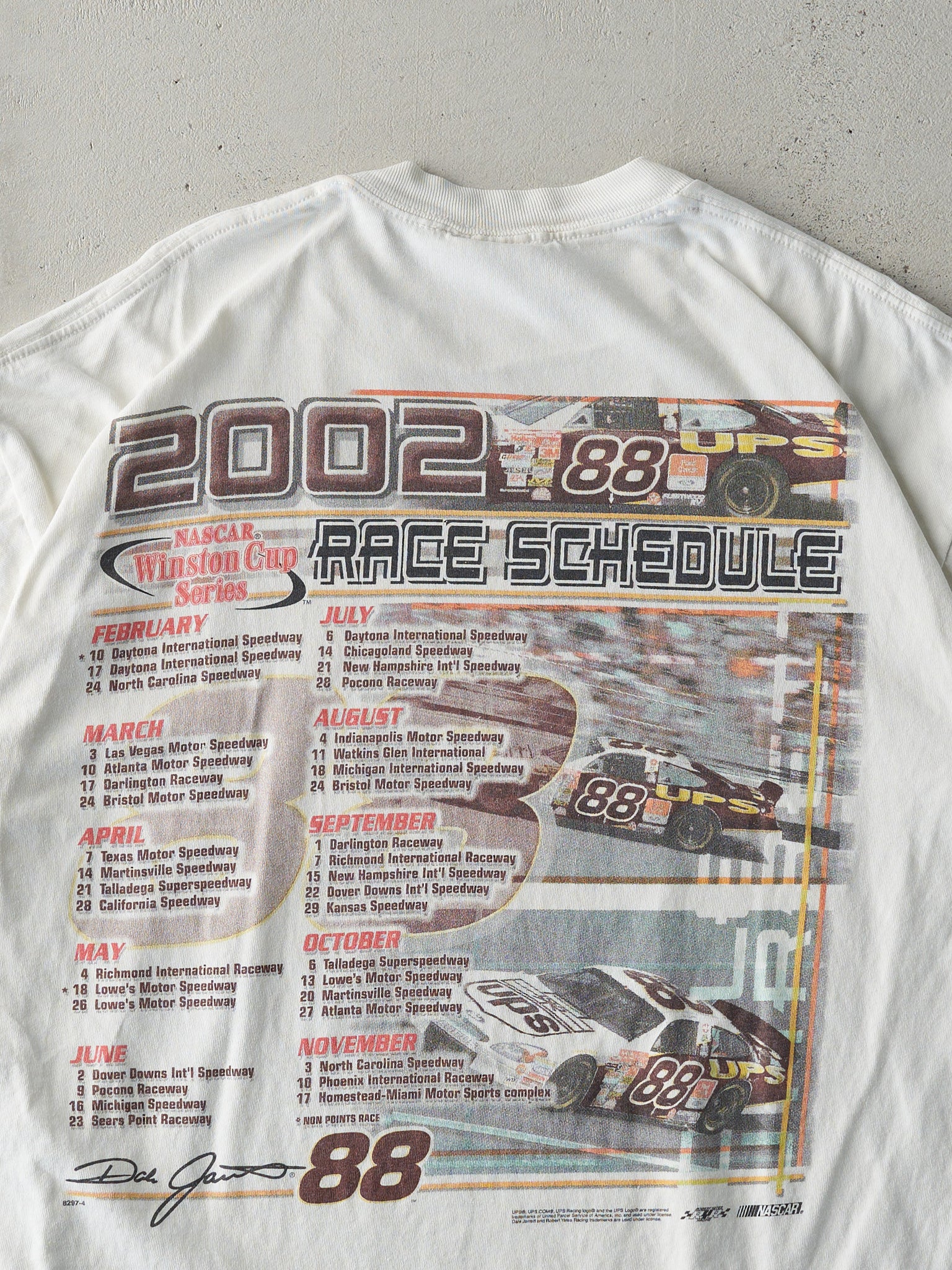 Vintage 02' White Dale Jarrett 88 Nascar Racing Tee (M)