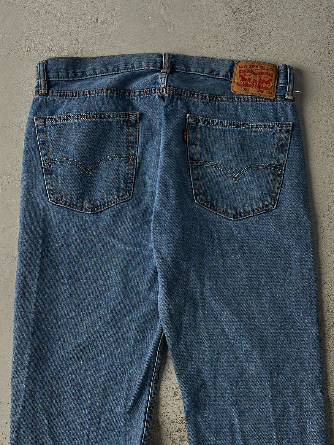 Vintage Y2K Mid Wash Levi's 505 Jeans (36x33)