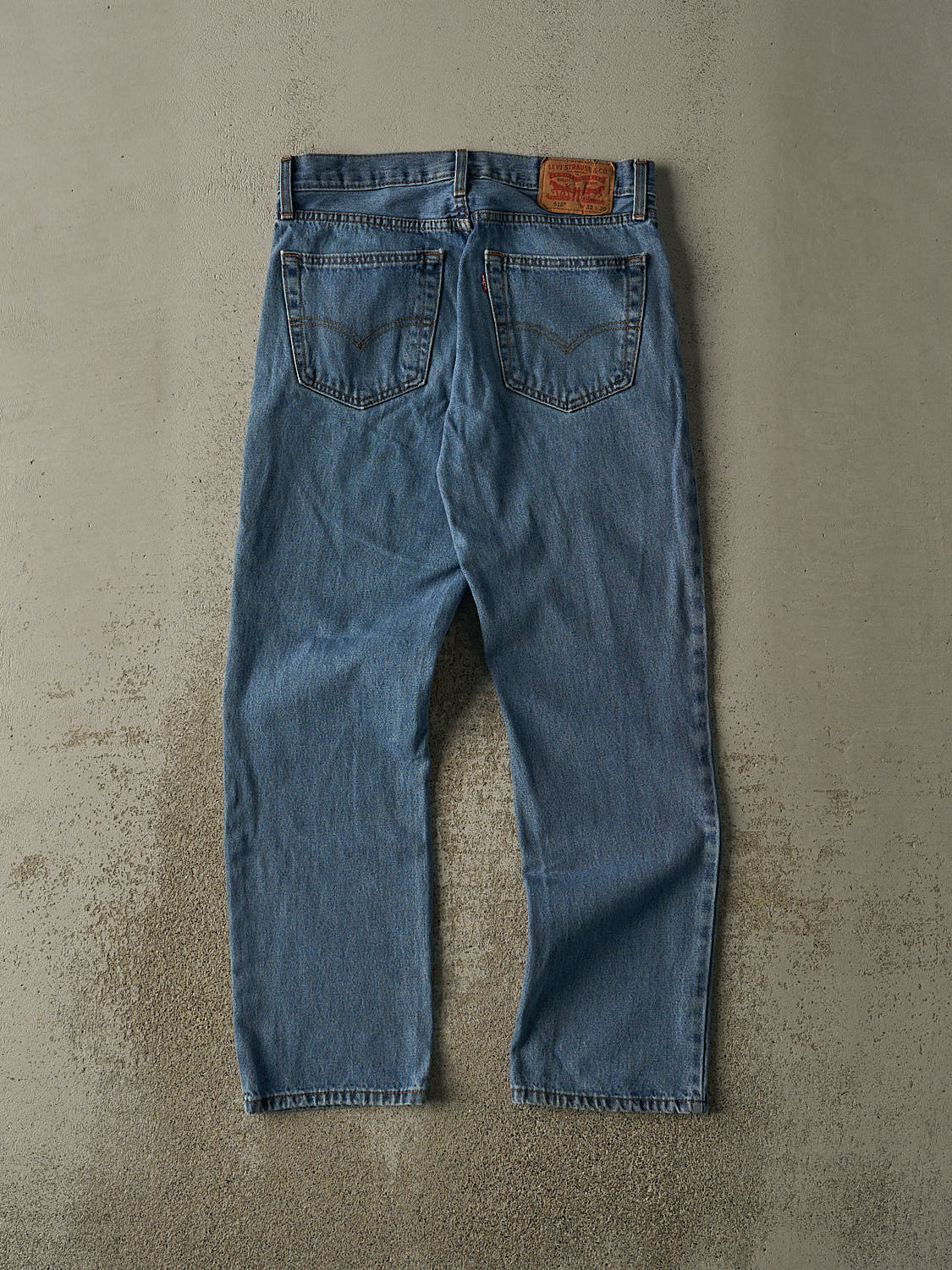 Vintage Y2K Mid Wash Levi's 516 Jeans (32x30)