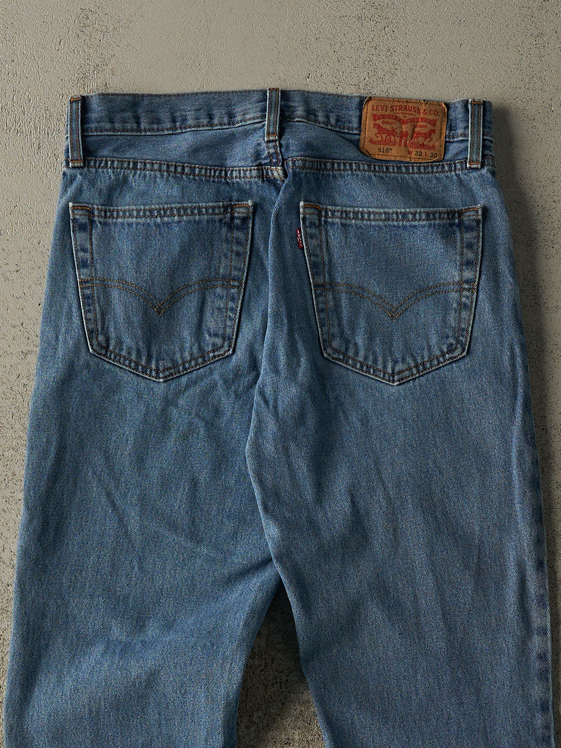 Vintage Y2K Mid Wash Levi's 516 Jeans (32x30)