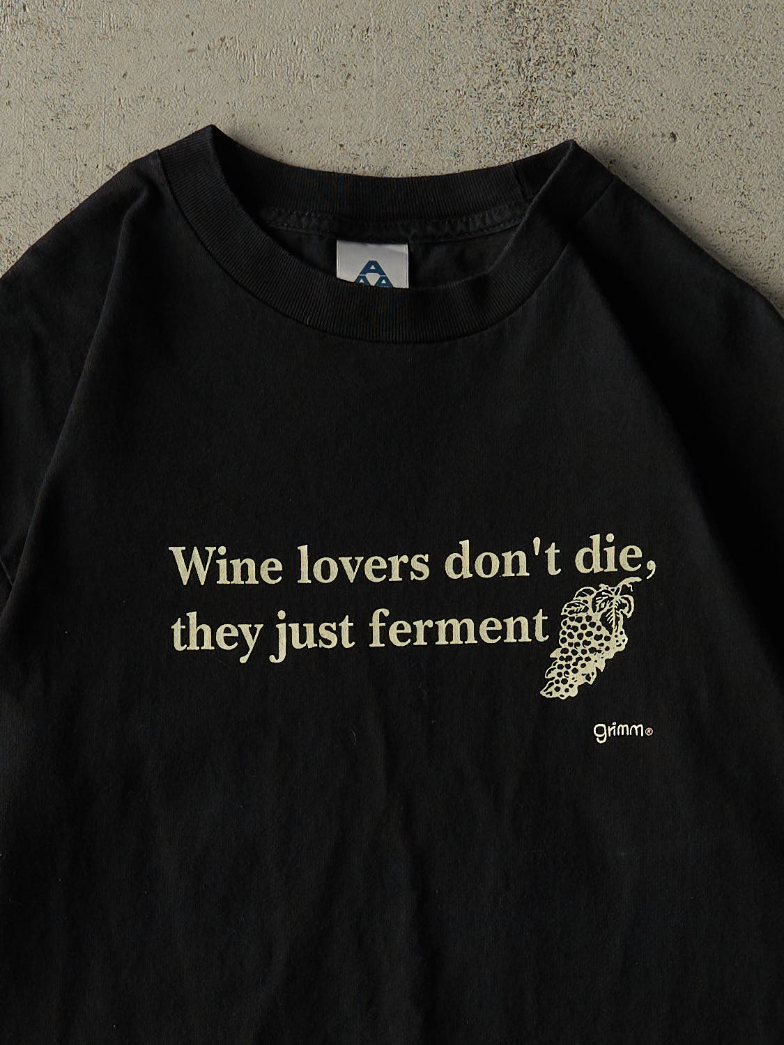 Vintage Y2K Black "Wine Lovers Don't Die" Slogan Tee (M/L)