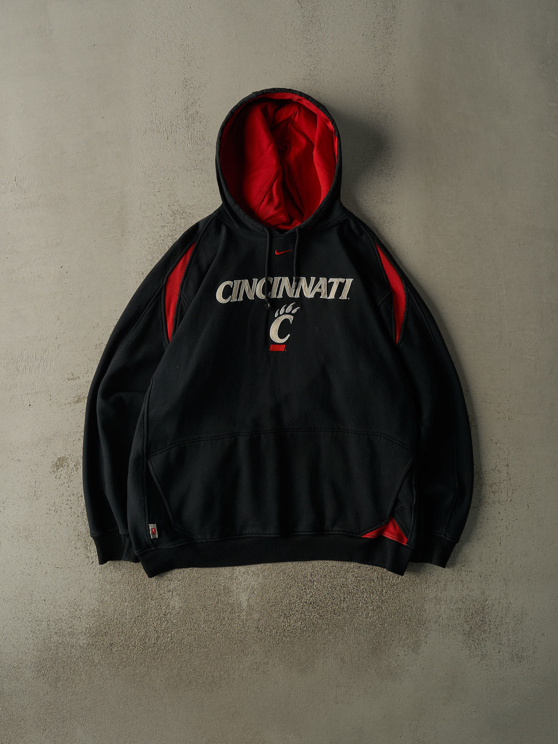 Vintage Y2K Black University of Cincinnati Bearcats Nike Centre Swoosh Hoodie (XXL/XXXL)