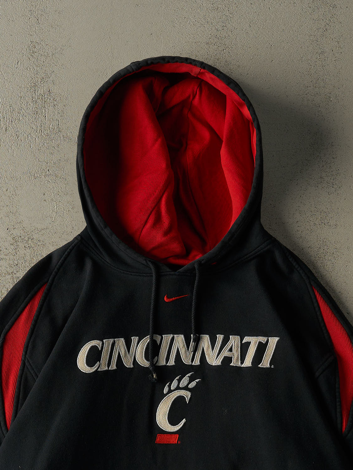 Vintage Y2K Black University of Cincinnati Bearcats Nike Centre Swoosh Hoodie (XXL/XXXL)