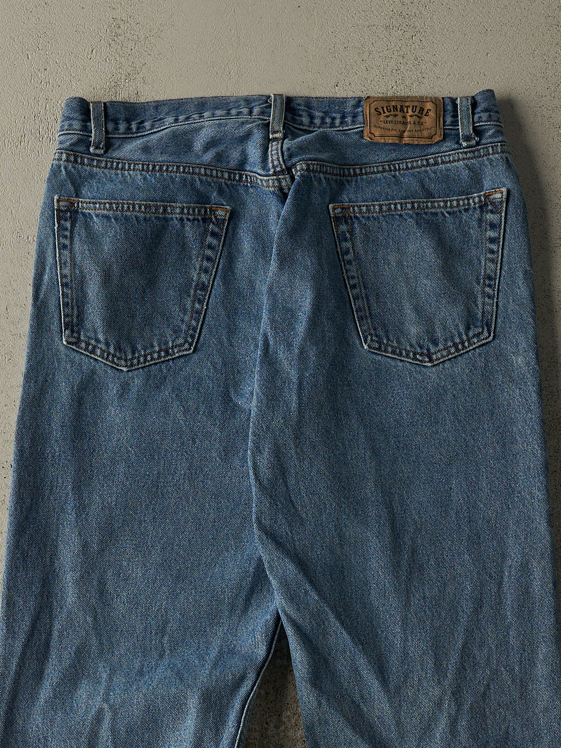 Vintage 90s Mid Wash Levi's Signature Jeans (33x30)