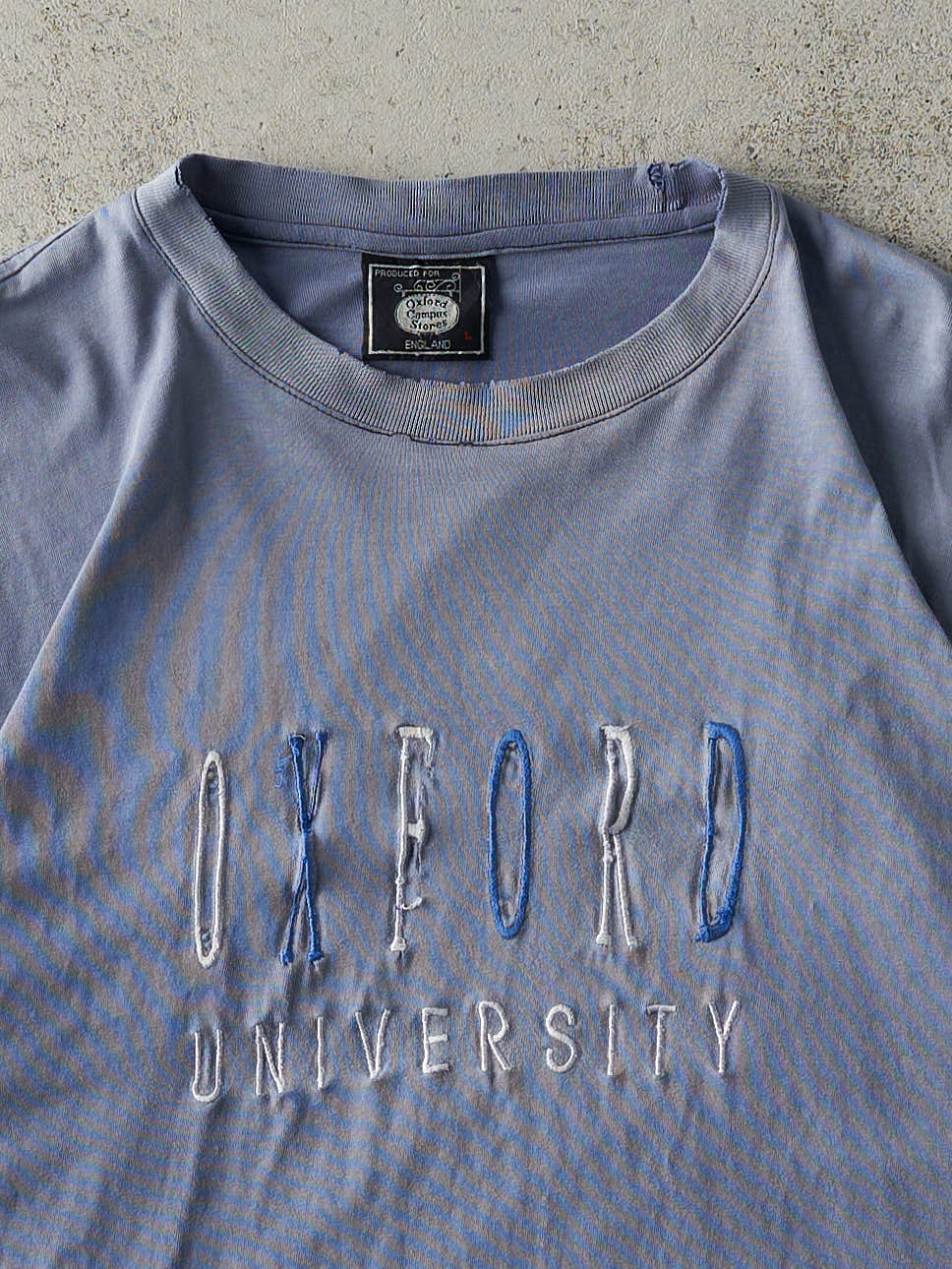 Vintage 90s Sun Faded Blue Embroidered Oxford University Tee (M)