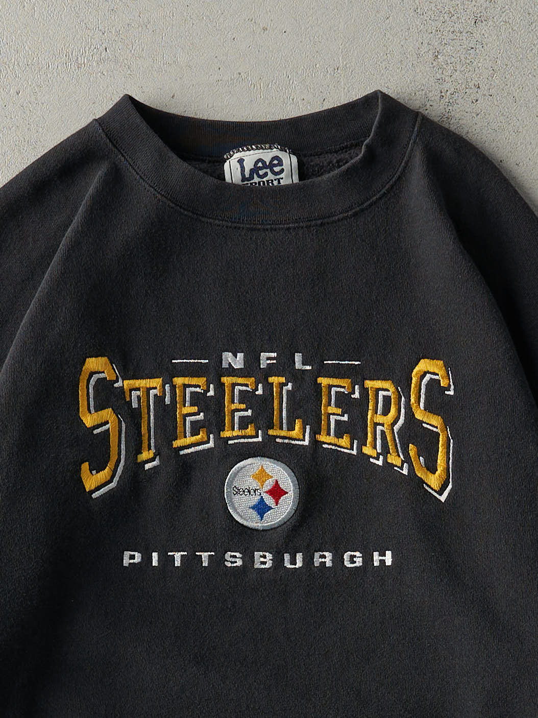 Vintage 90s Black Embroidered Pittsburgh Steelers Crewneck (L)