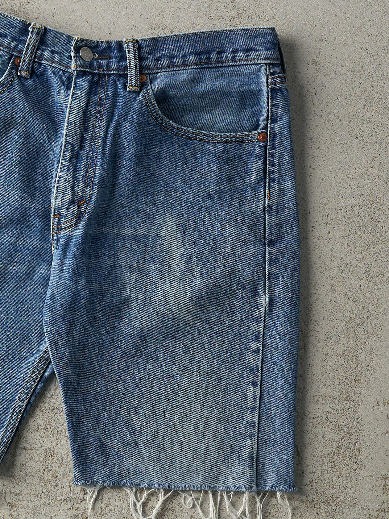 Vintage Y2K Mid Wash Levi's 505 Cut Off Jean Shorts (34x9.5)