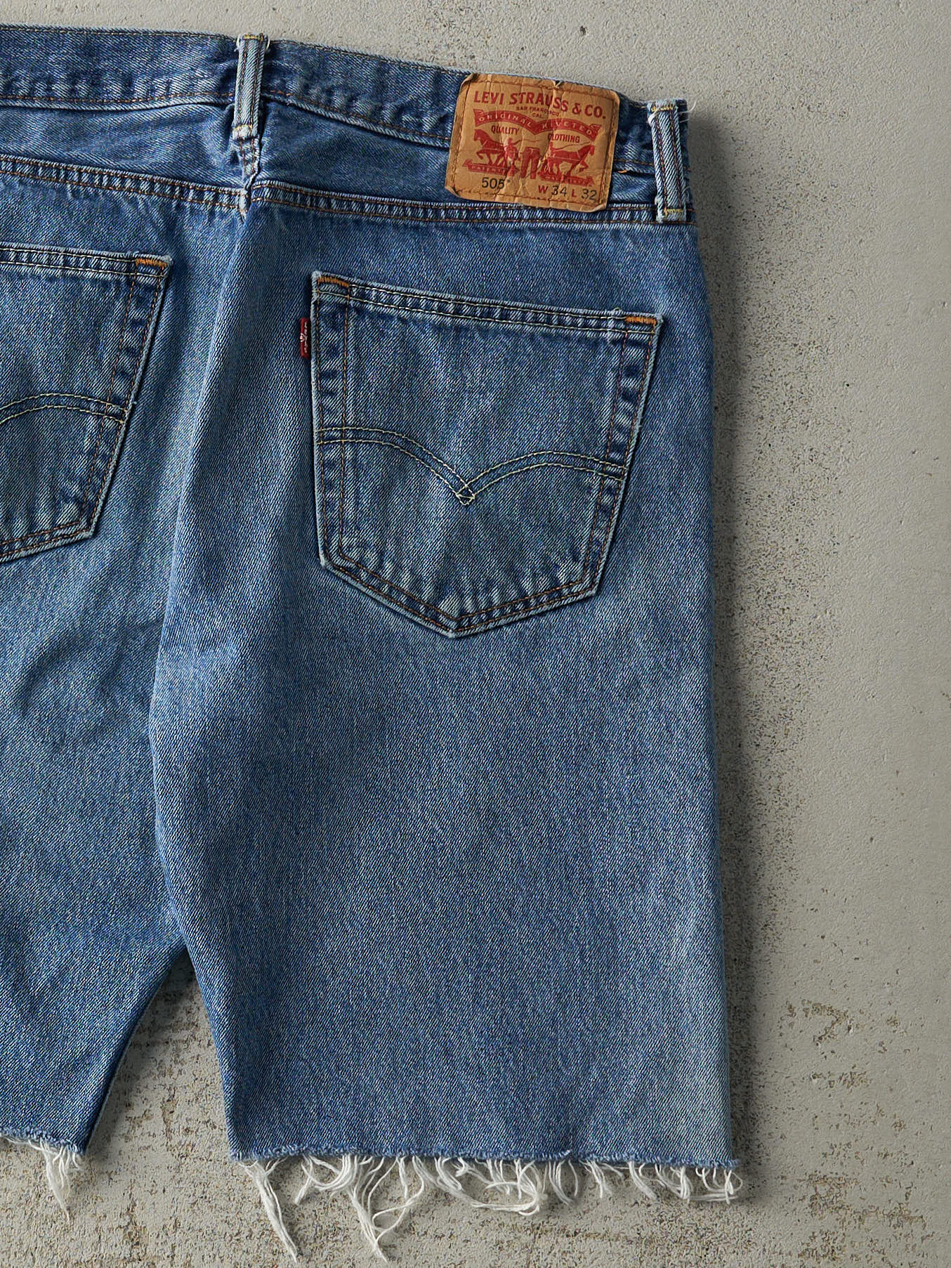 Vintage Y2K Mid Wash Levi's 505 Cut Off Jean Shorts (34x9.5)