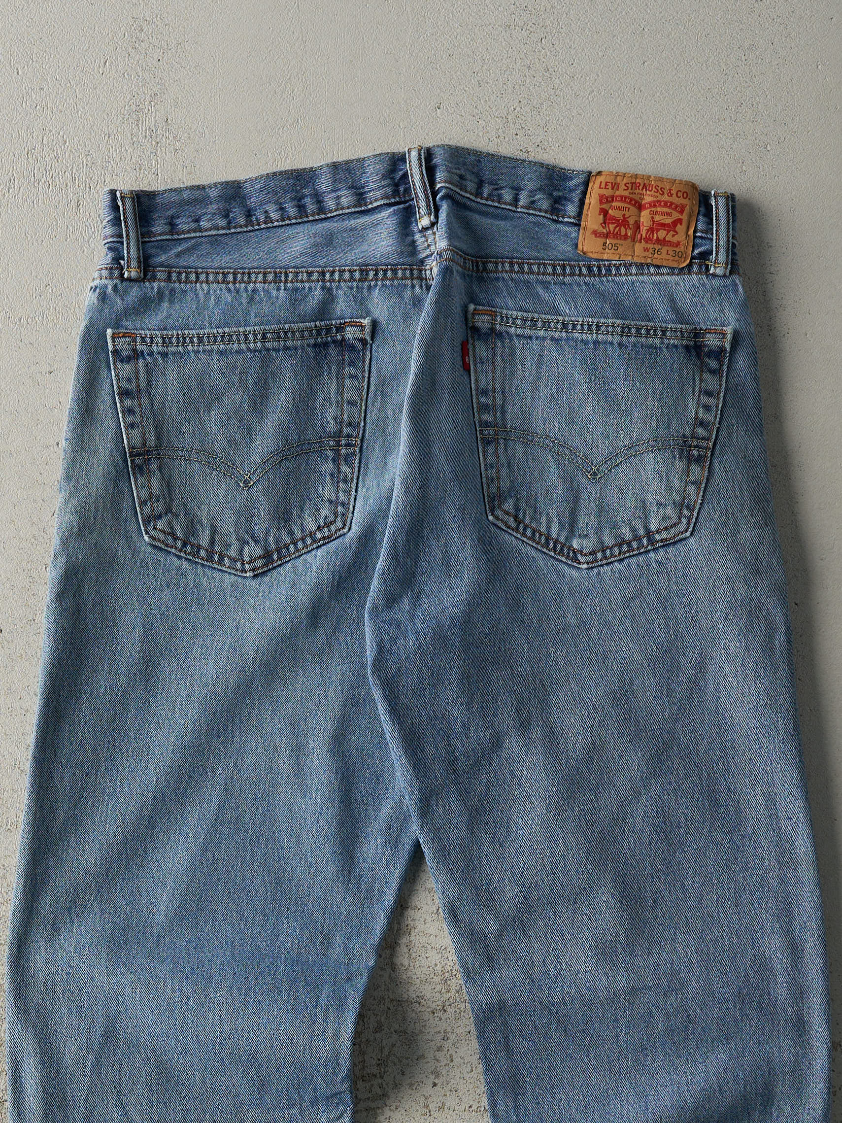 Vintage Y2K Mid Wash Levi's 505 Jeans (36x29)