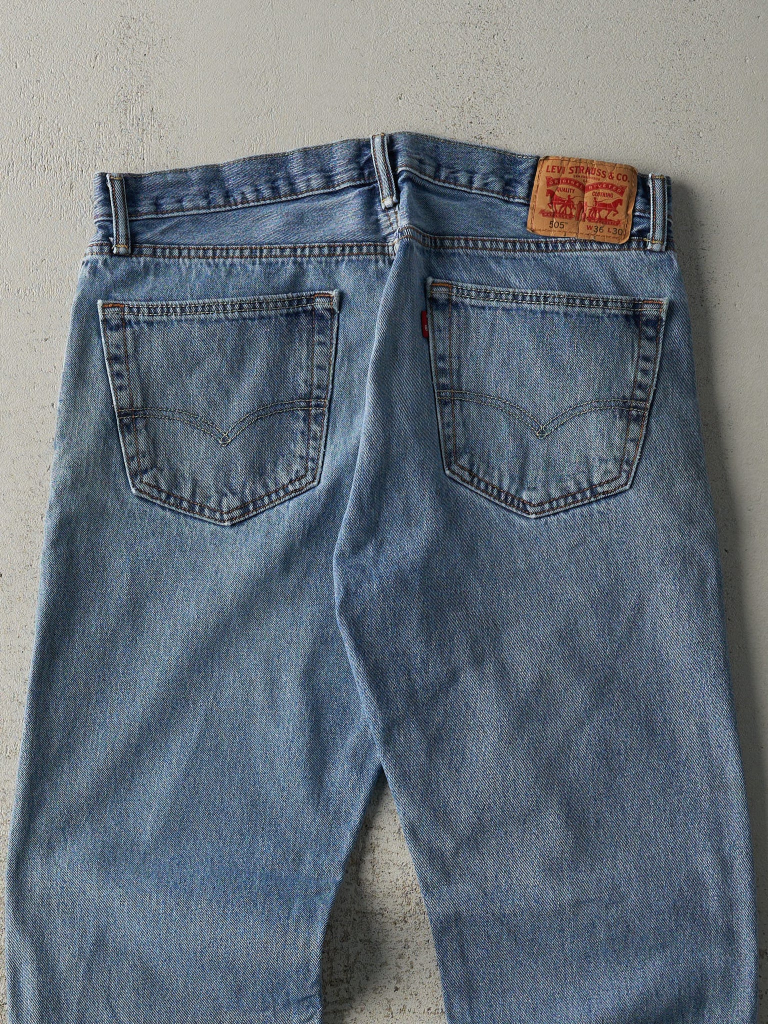 Vintage Y2K Mid Wash Levi's 505 Jeans (36x29)