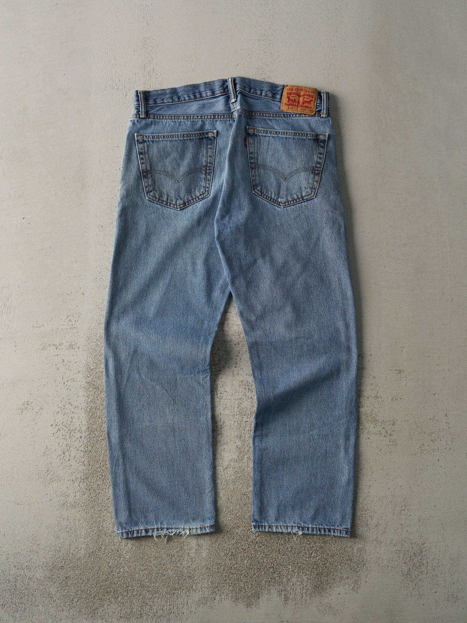 Vintage Y2K Mid Wash Levi's 505 Jeans (36x29)